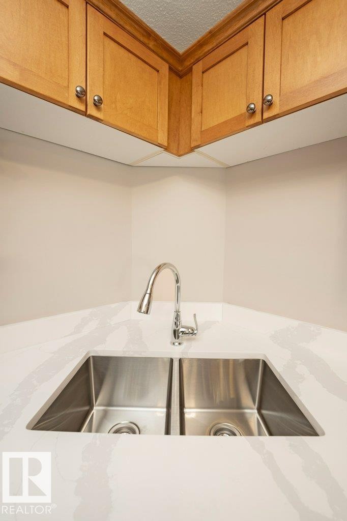 #1321 7339 South Terwillegar Dr Nw, Edmonton, AB - Indoor Photo Showing Kitchen With Double Sink