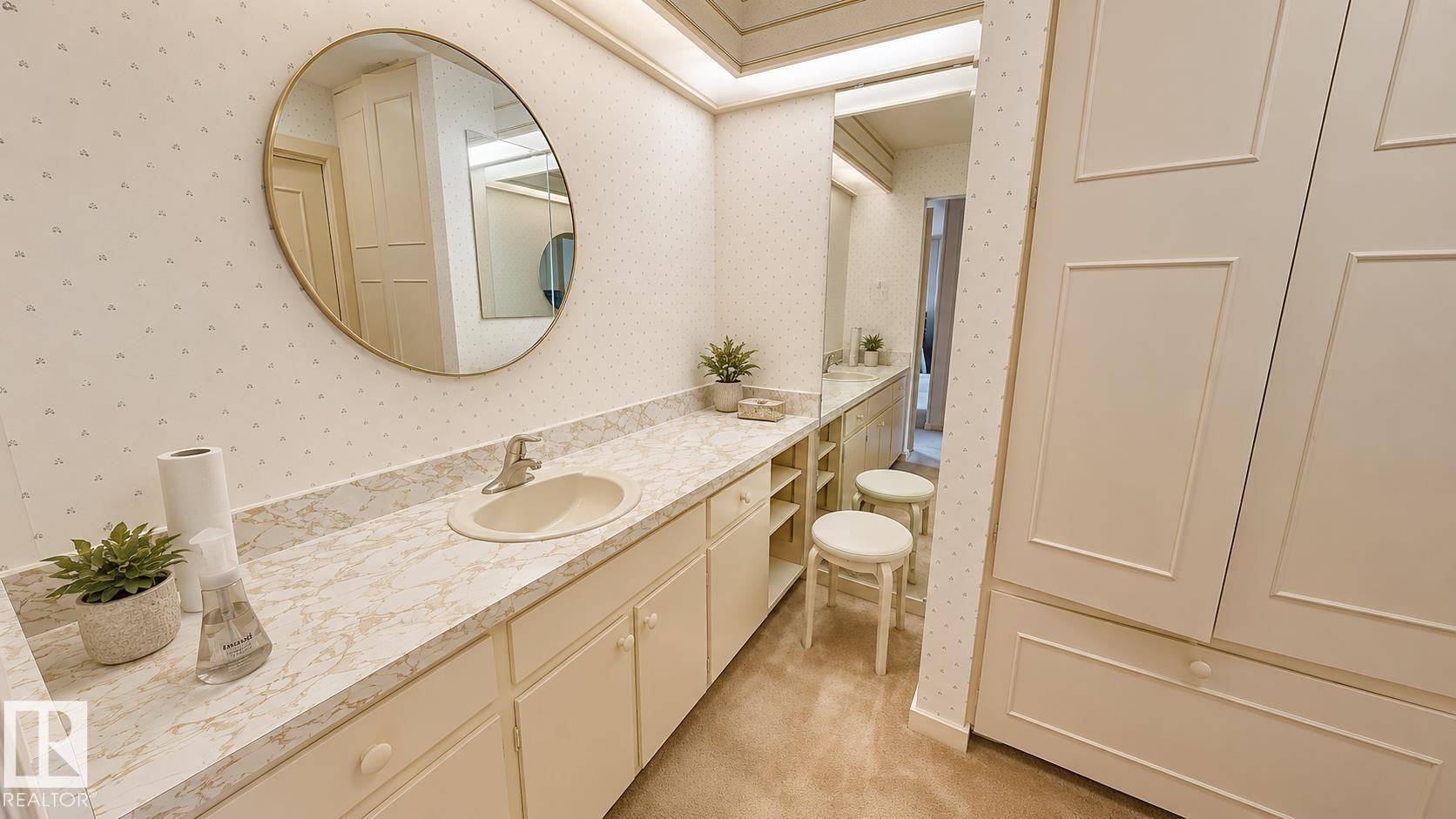 55 Quesnell Road Nw, Edmonton, AB - Indoor Photo Showing Bathroom