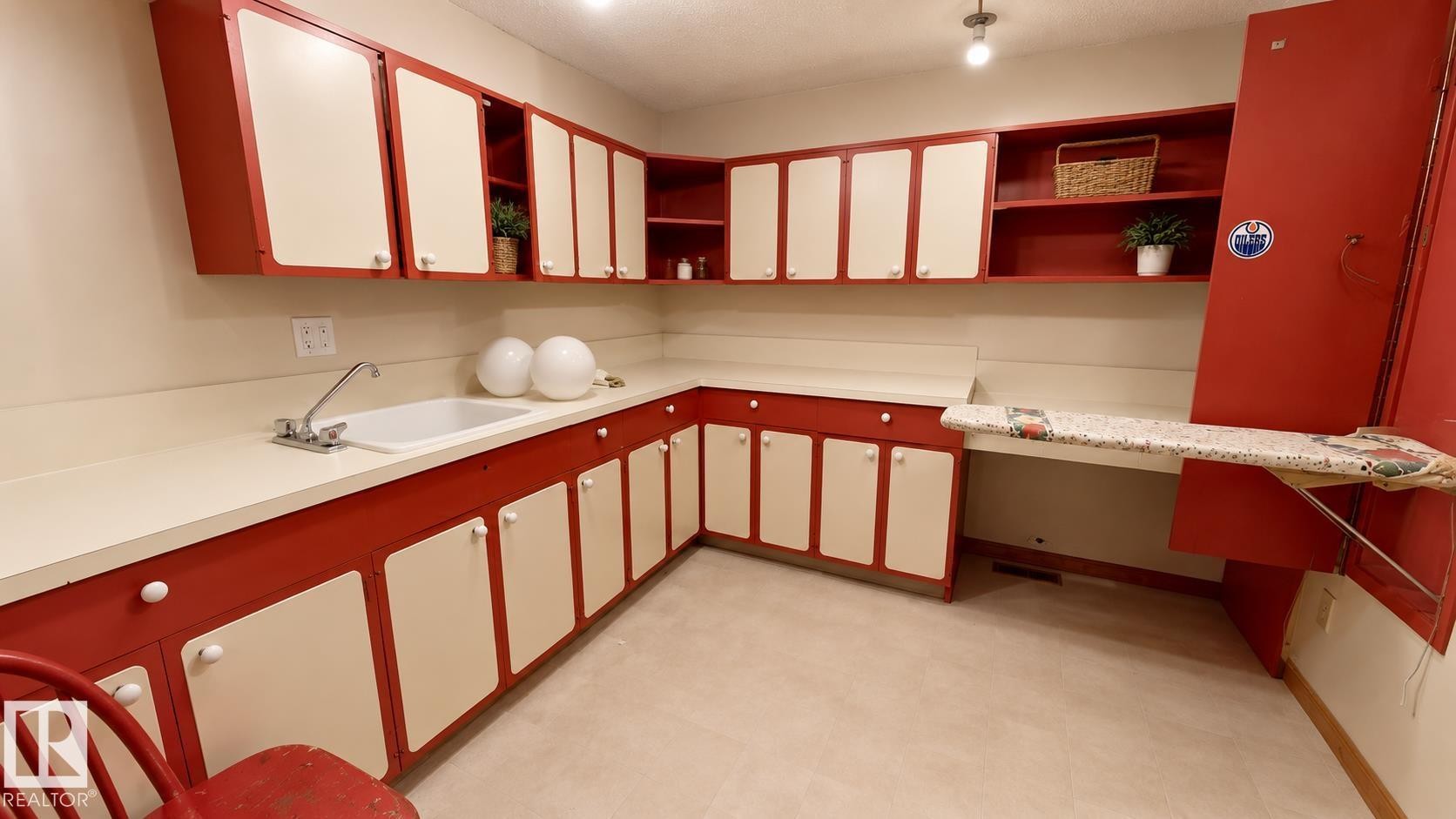 55 Quesnell Road Nw, Edmonton, AB - Indoor Photo Showing Kitchen
