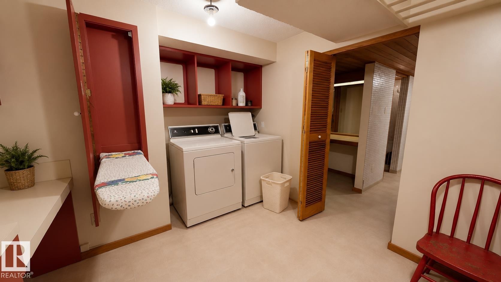 55 Quesnell Road Nw, Edmonton, AB - Indoor Photo Showing Laundry Room