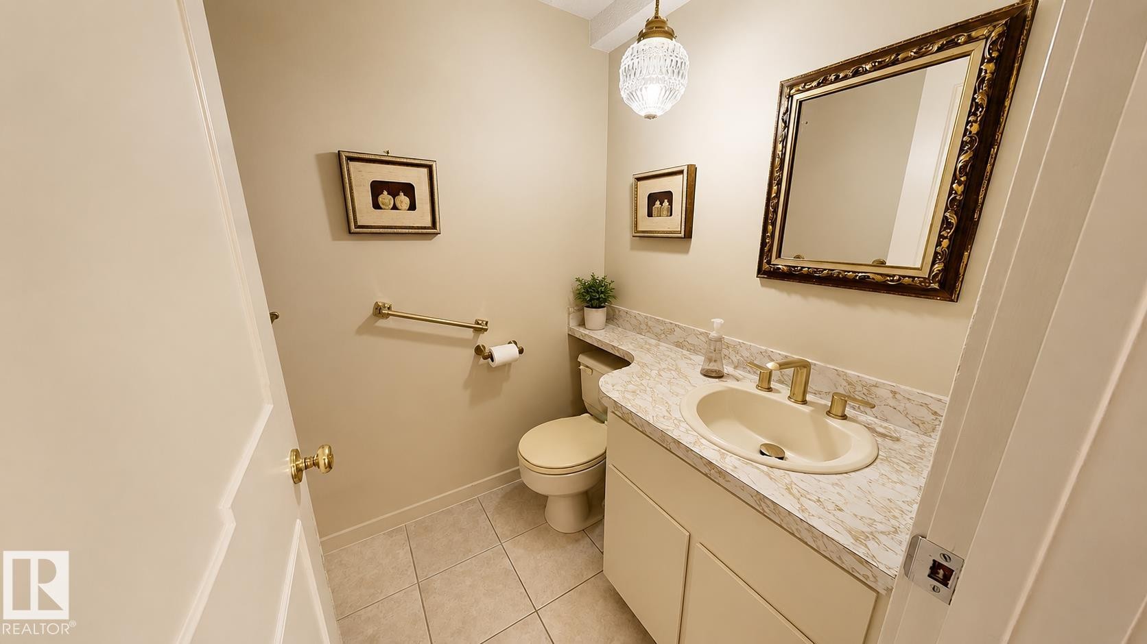 55 Quesnell Road Nw, Edmonton, AB - Indoor Photo Showing Bathroom