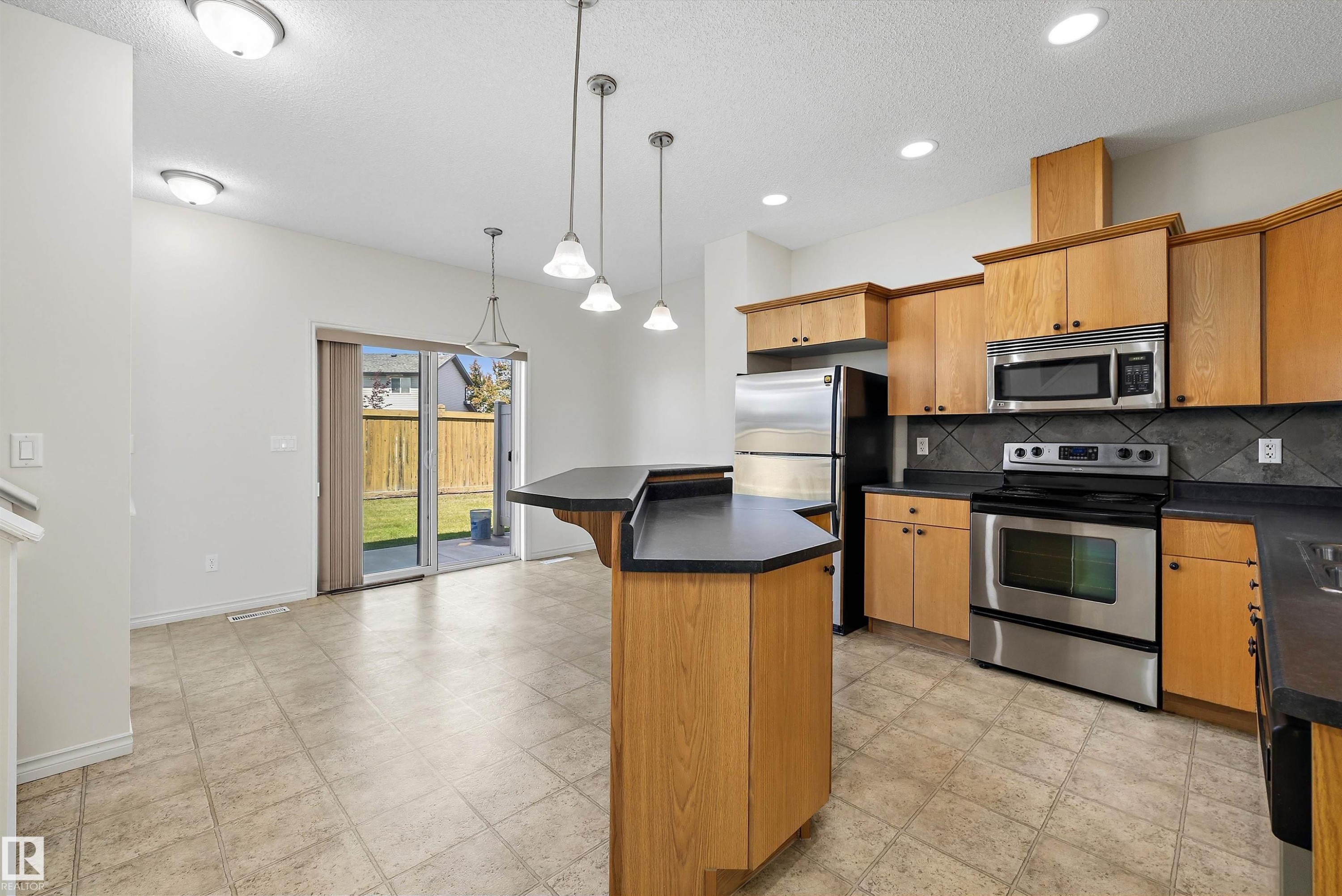 101 13825 155 Avenue, Edmonton, AB