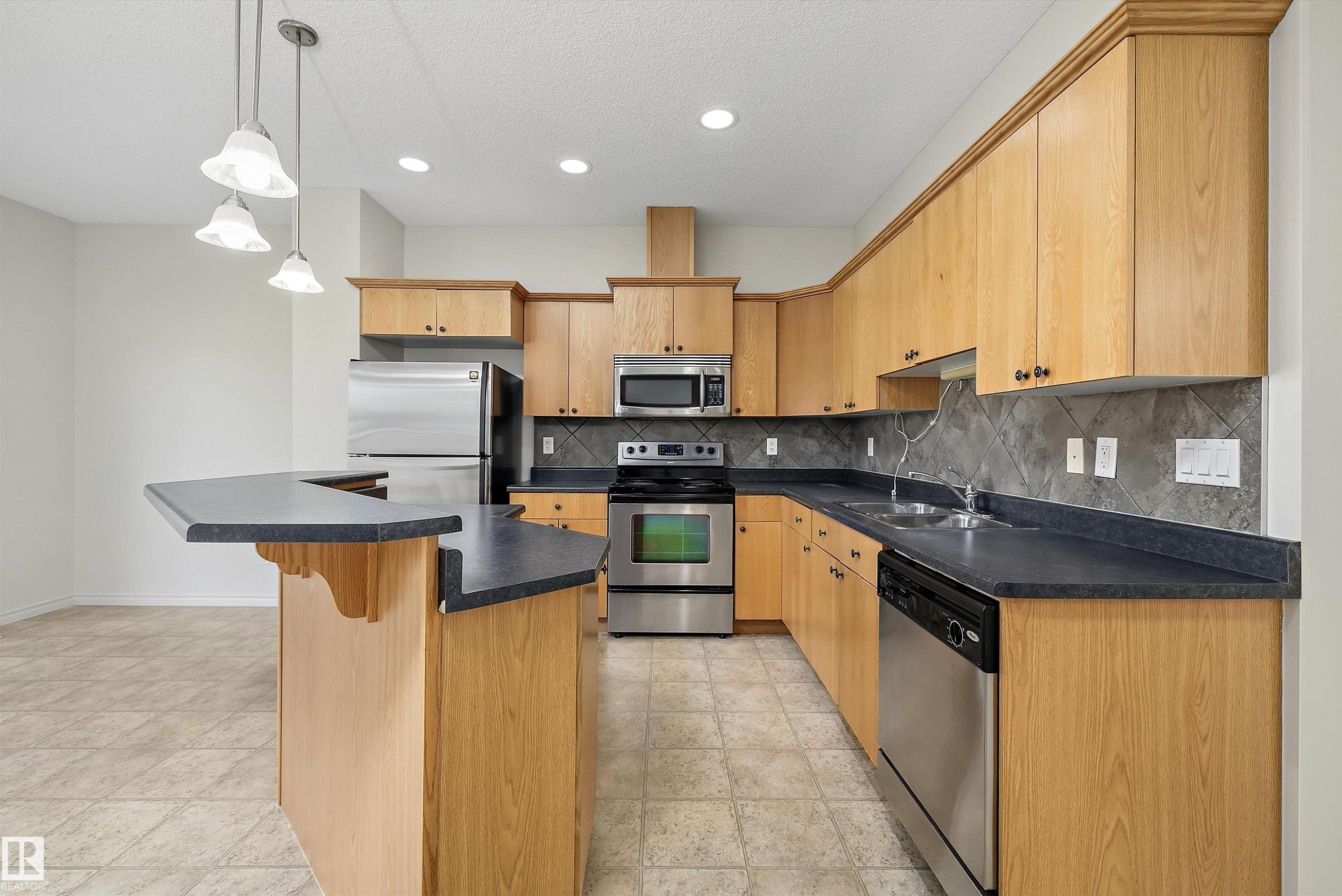 101 13825 155 Avenue, Edmonton, AB