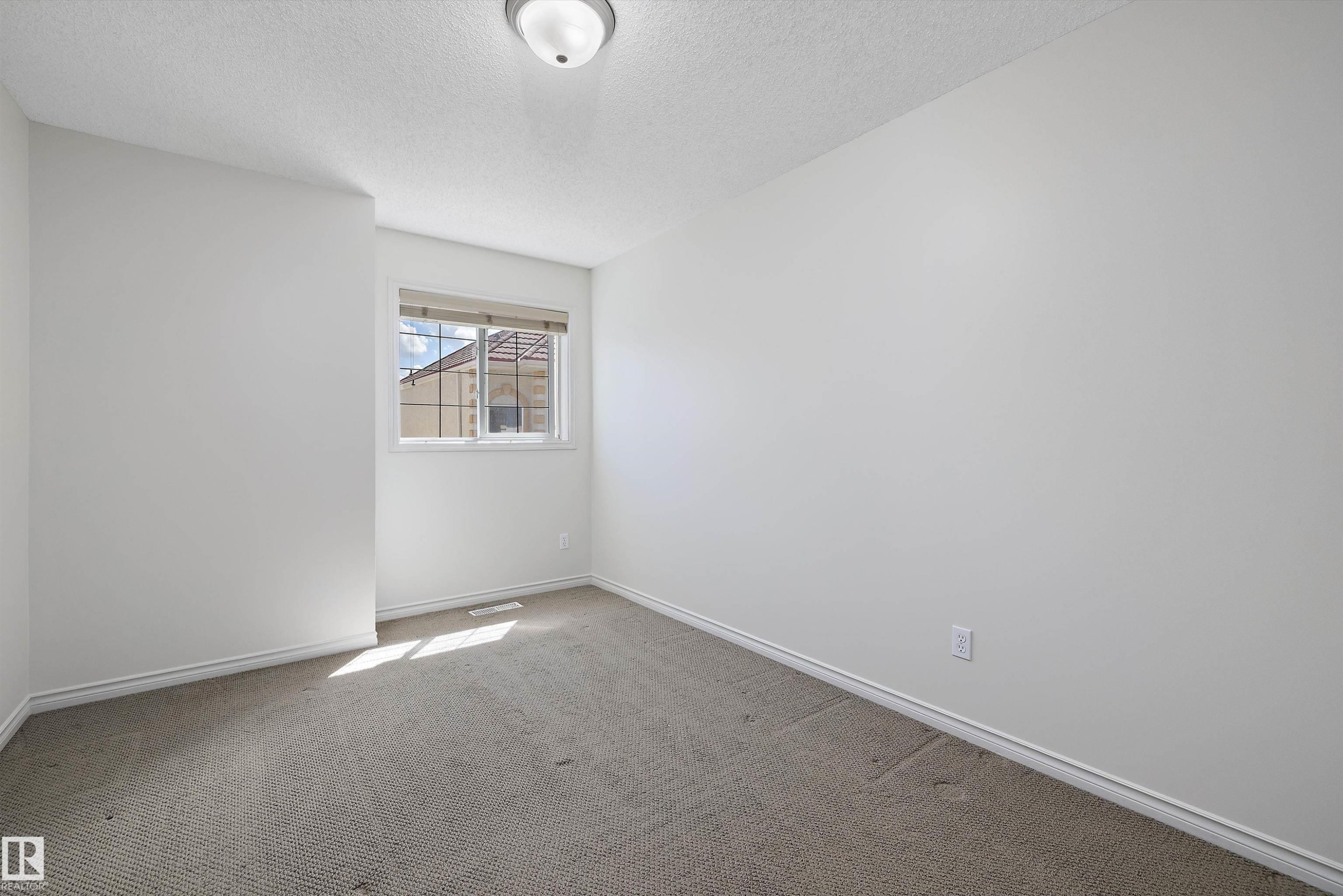 101 13825 155 Avenue, Edmonton, AB