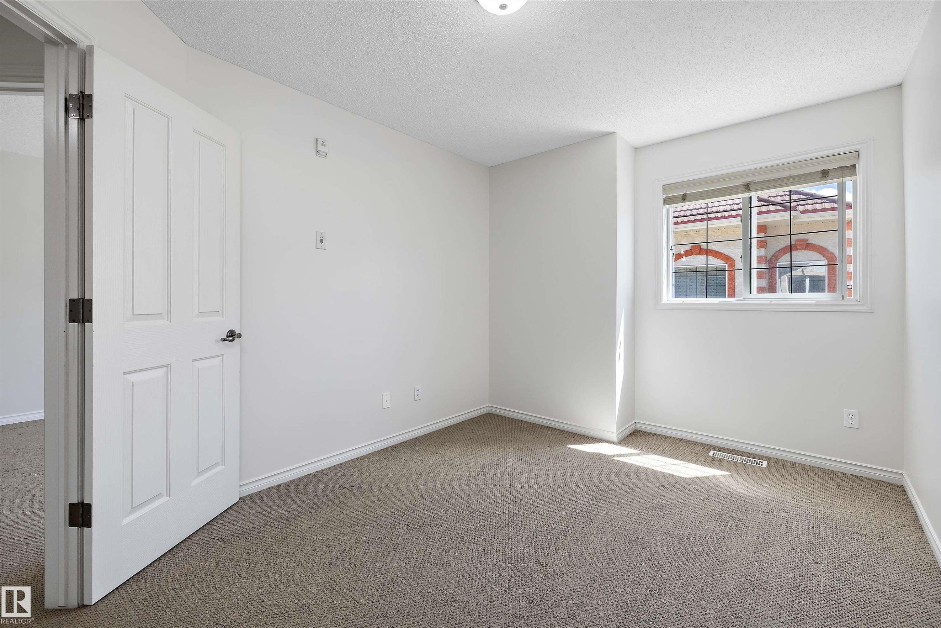 101 13825 155 Avenue, Edmonton, AB