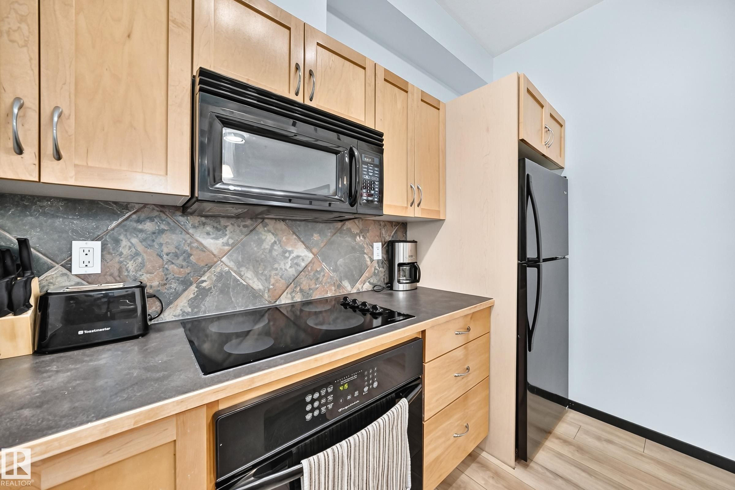 #226 4831 104A St Nw, Edmonton, AB - Indoor Photo Showing Kitchen