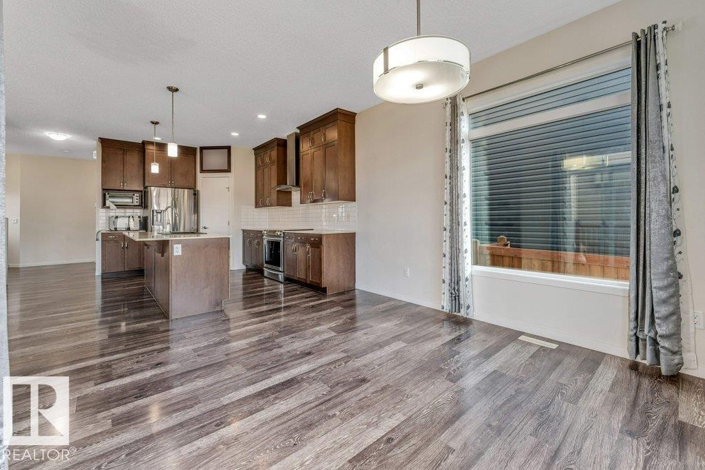 1224 25 Avenue, Edmonton, AB - Indoor Photo Showing Kitchen