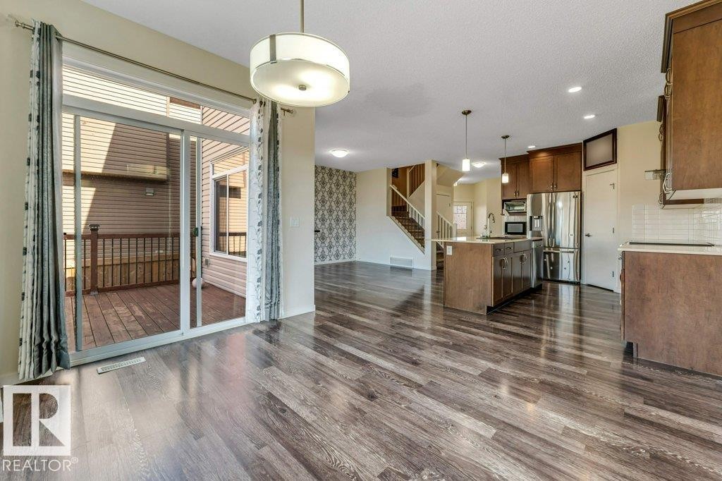 1224 25 Avenue, Edmonton, AB - Indoor Photo Showing Kitchen