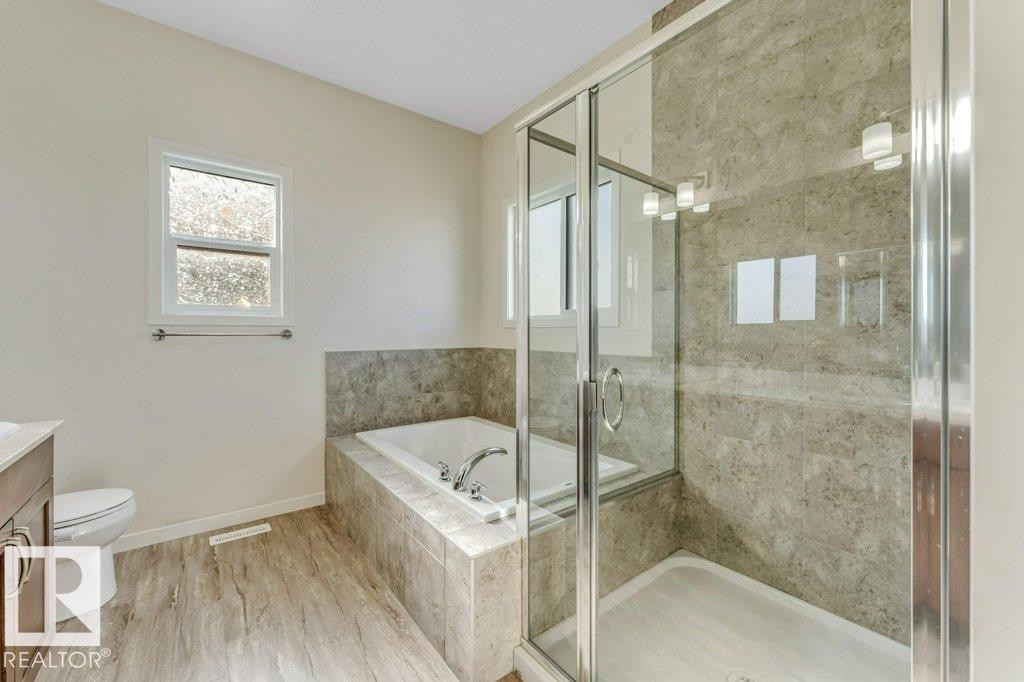1224 25 Avenue, Edmonton, AB - Indoor Photo Showing Bathroom