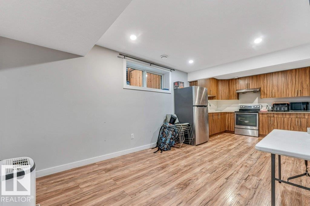1224 25 Avenue, Edmonton, AB - Indoor Photo Showing Other Room