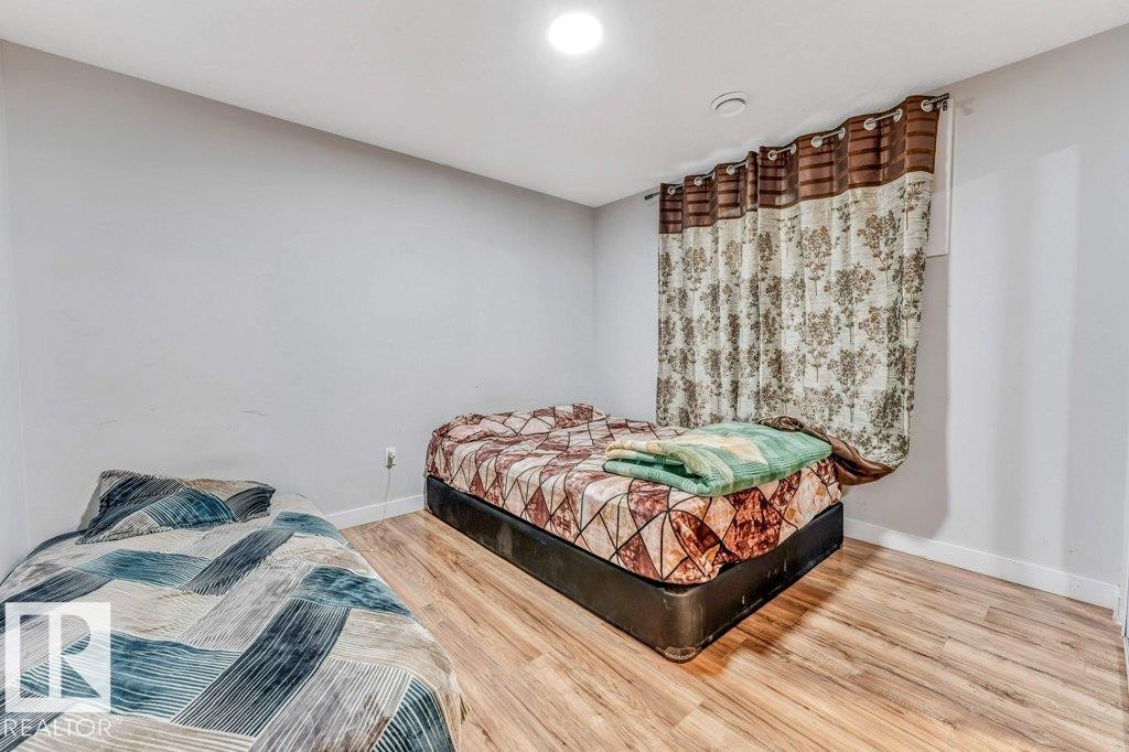 1224 25 Avenue, Edmonton, AB - Indoor Photo Showing Bedroom