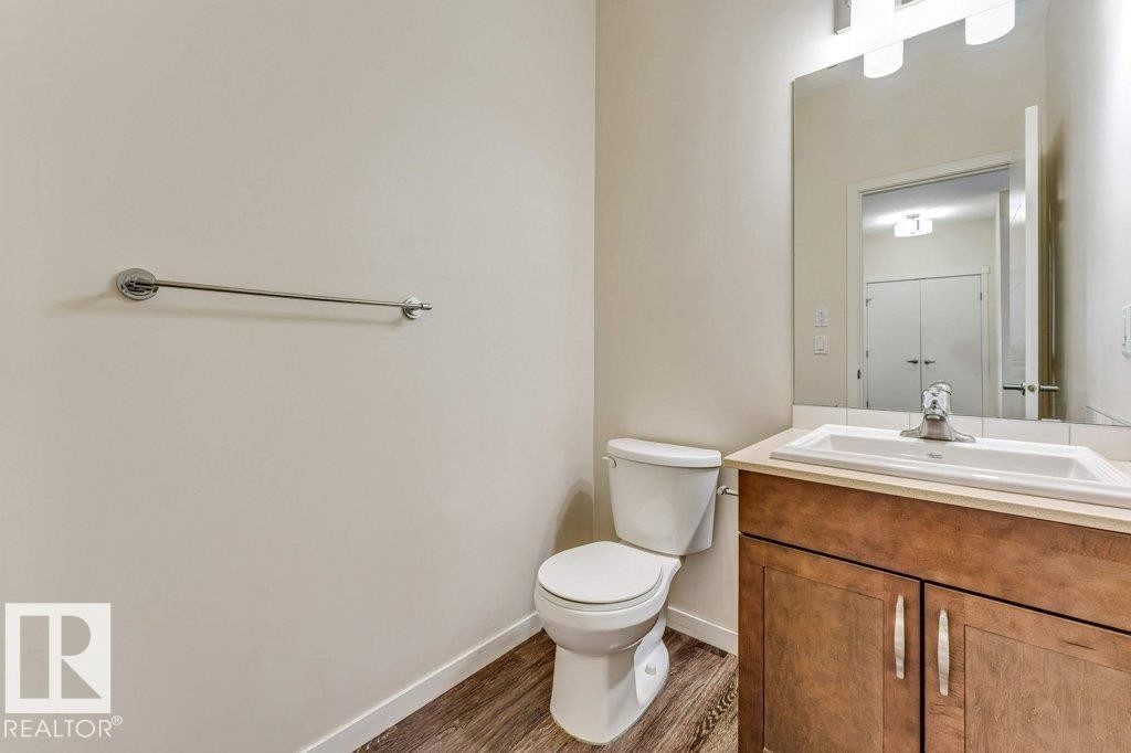 1224 25 Avenue, Edmonton, AB - Indoor Photo Showing Bathroom