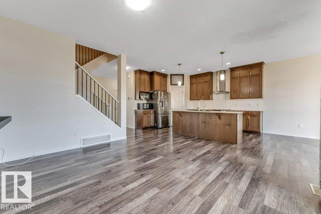 1224 25 Avenue, Edmonton, AB - Indoor Photo Showing Kitchen