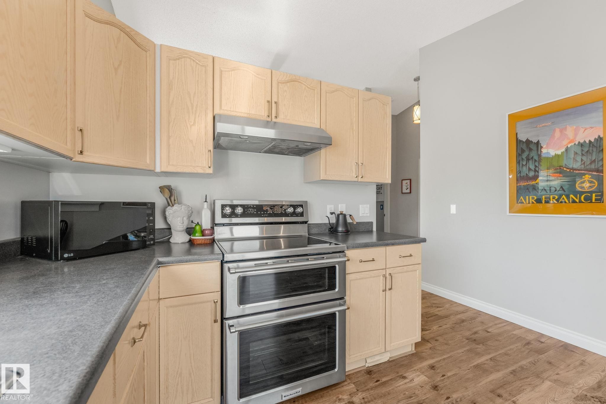 22 Landsdowne Drive, Spruce Grove, AB - Indoor Photo Showing Kitchen