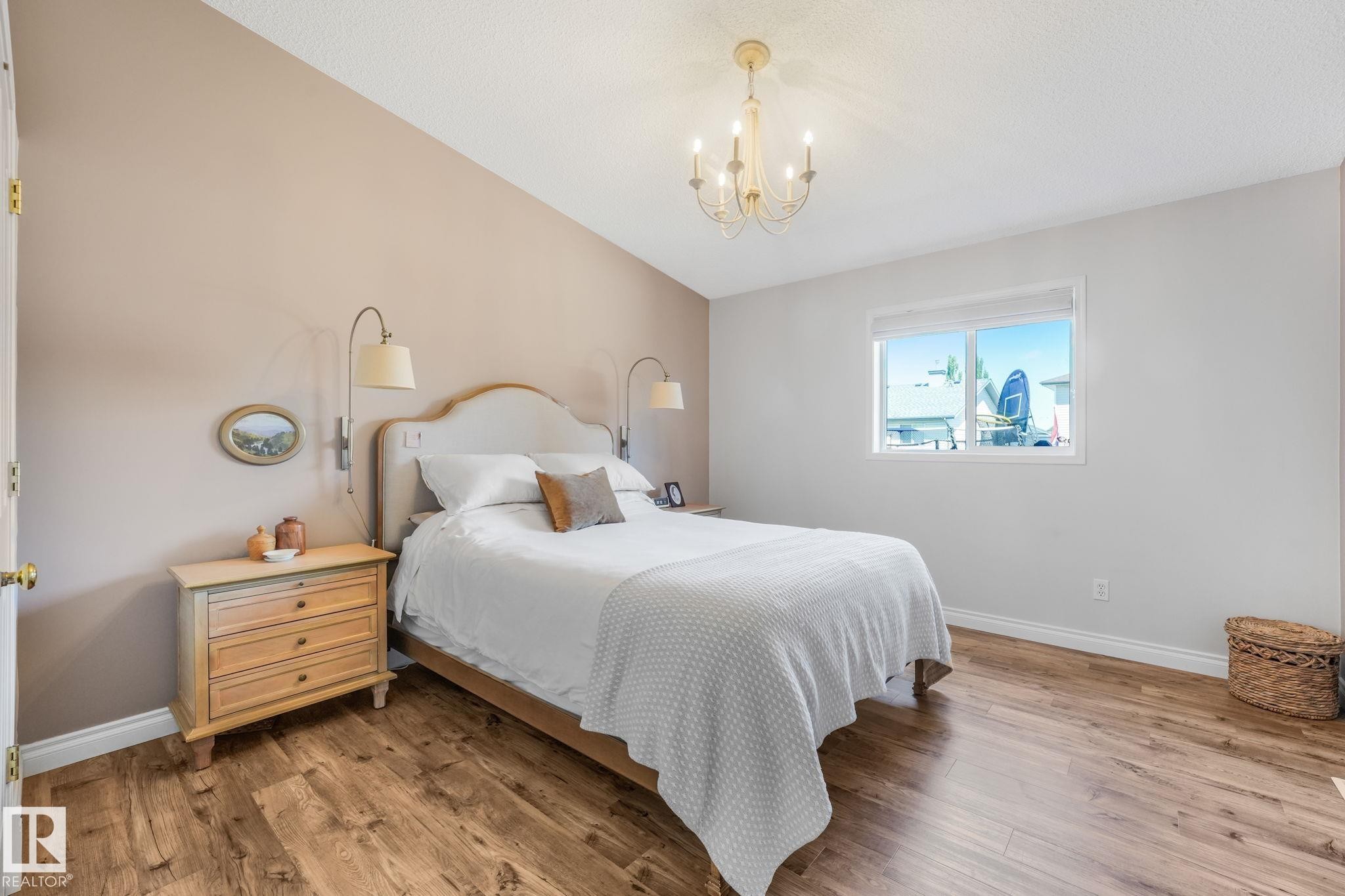 22 Landsdowne Drive, Spruce Grove, AB - Indoor Photo Showing Bedroom