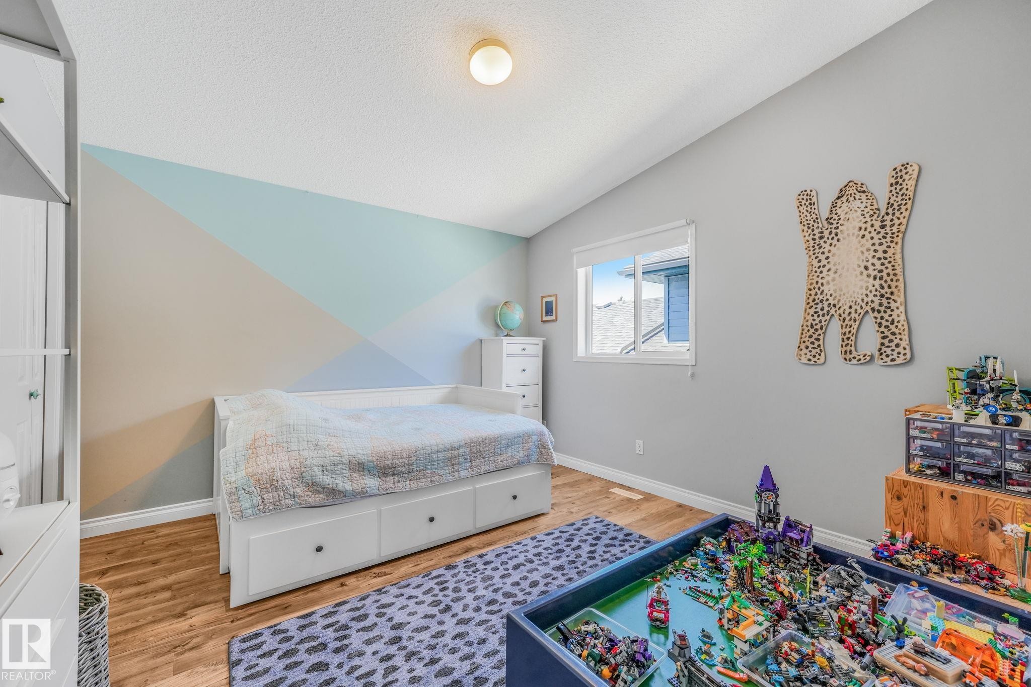22 Landsdowne Drive, Spruce Grove, AB - Indoor Photo Showing Bedroom