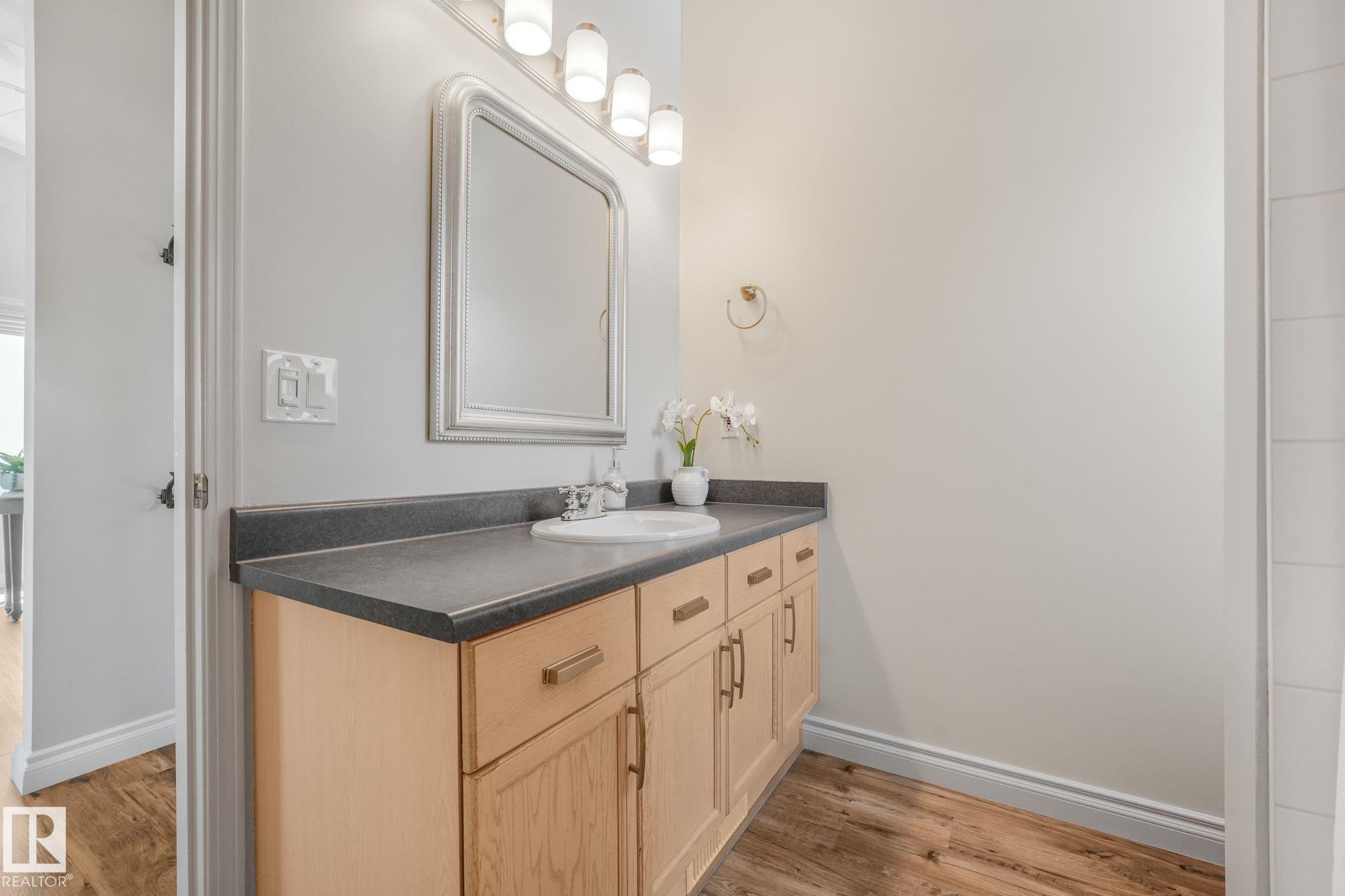 22 Landsdowne Drive, Spruce Grove, AB - Indoor Photo Showing Bathroom