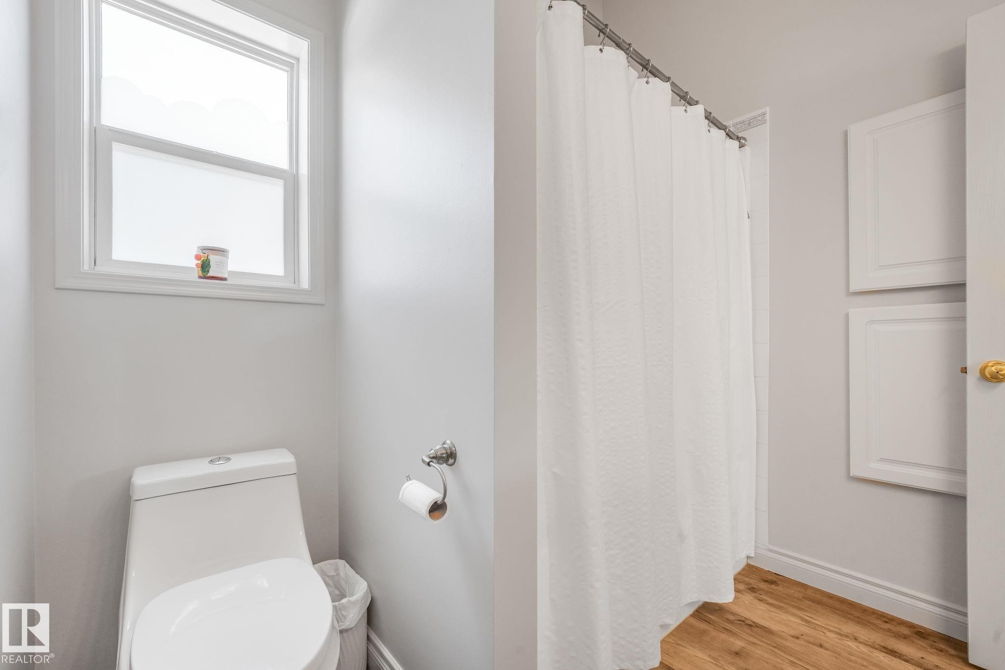 22 Landsdowne Drive, Spruce Grove, AB - Indoor Photo Showing Bathroom
