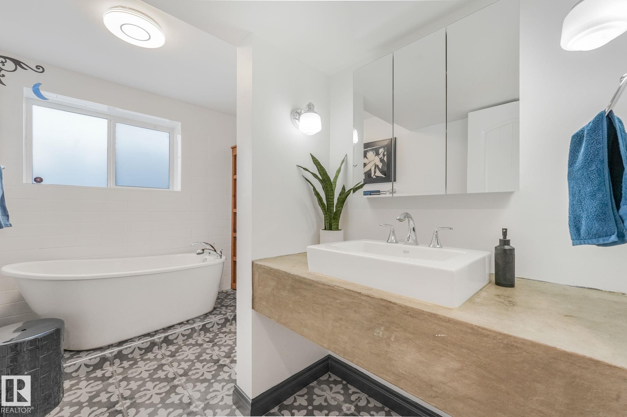 22 Landsdowne Drive, Spruce Grove, AB - Indoor Photo Showing Bathroom