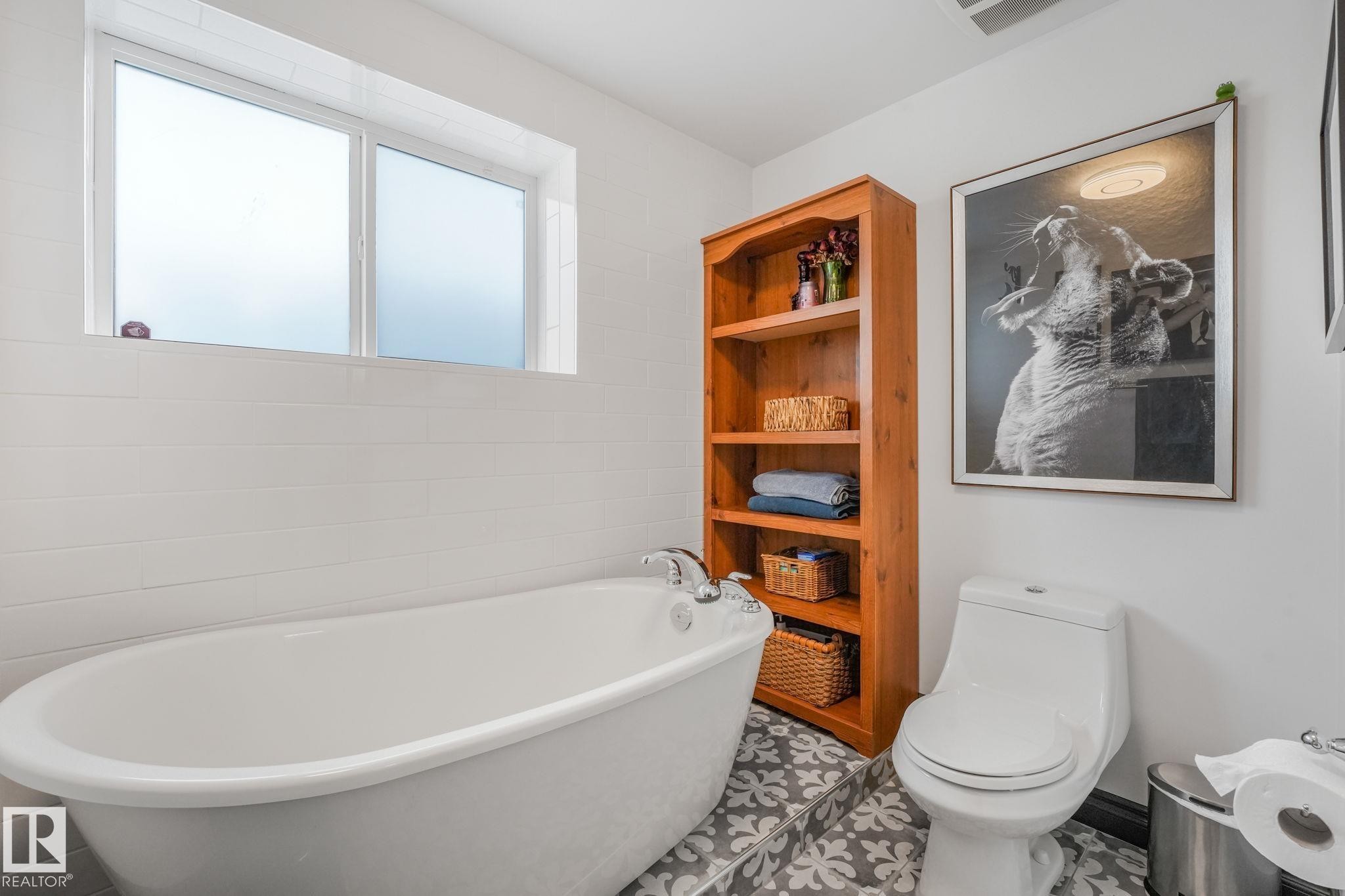 22 Landsdowne Drive, Spruce Grove, AB - Indoor Photo Showing Bathroom