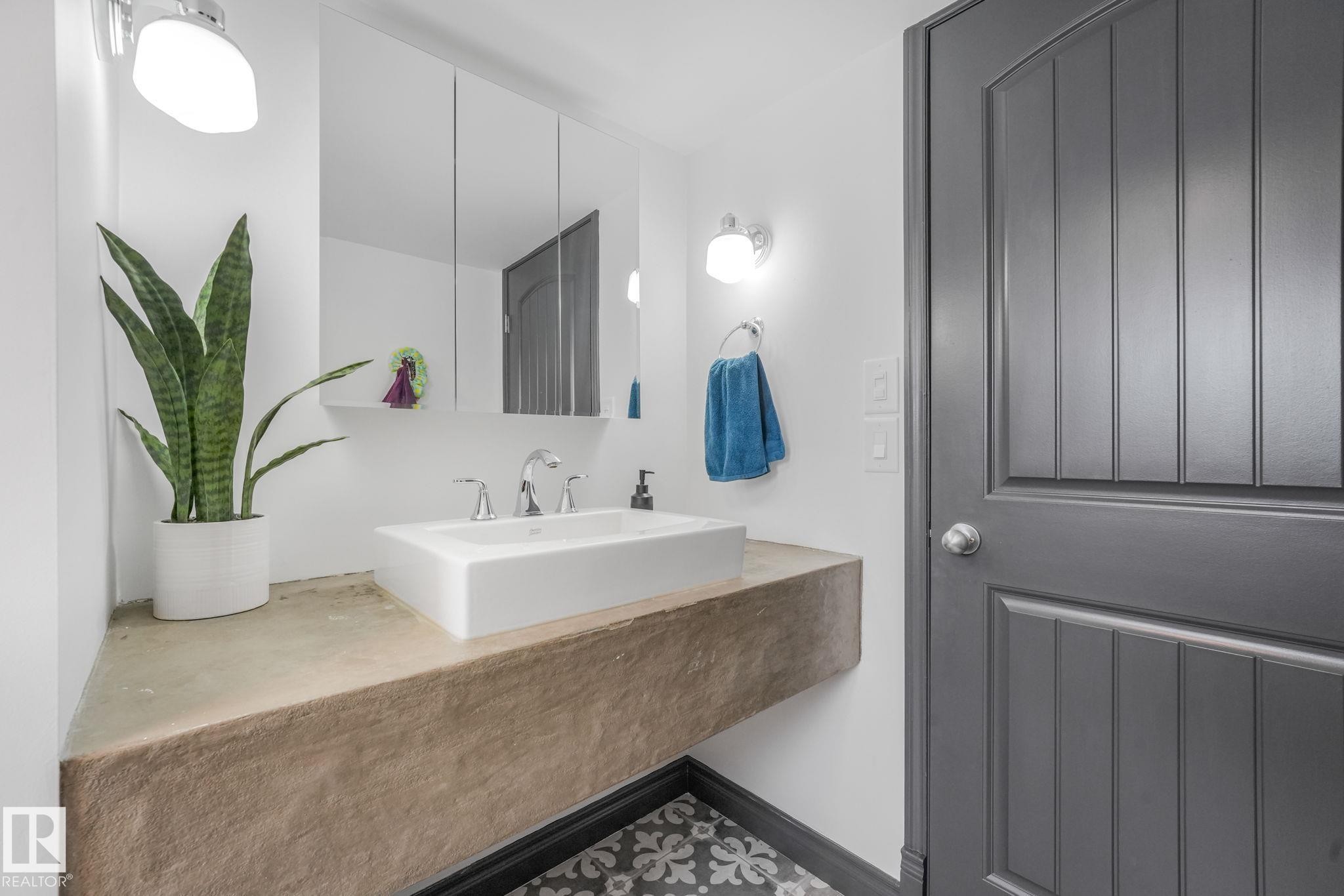 22 Landsdowne Drive, Spruce Grove, AB - Indoor Photo Showing Bathroom
