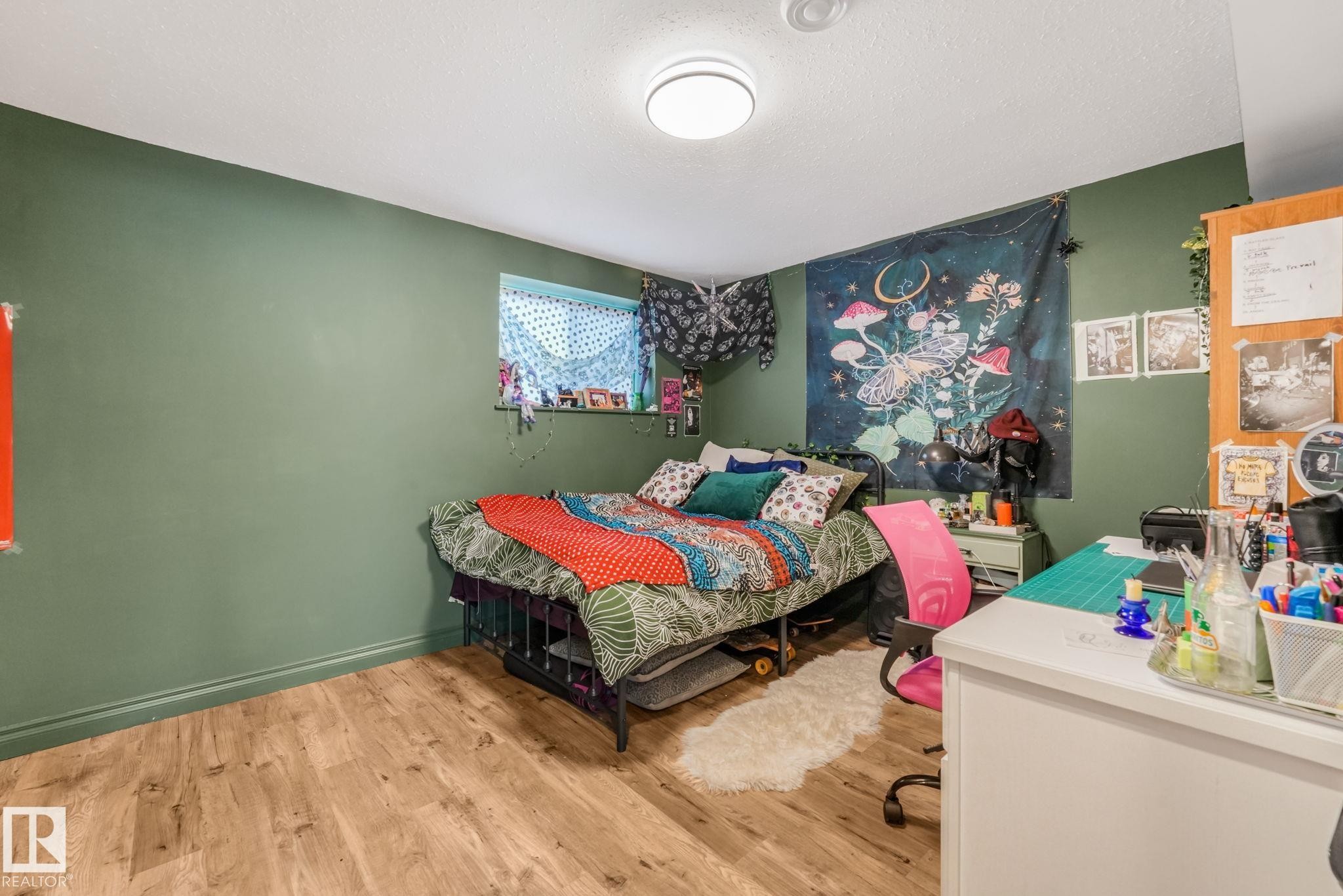 22 Landsdowne Drive, Spruce Grove, AB - Indoor Photo Showing Bedroom