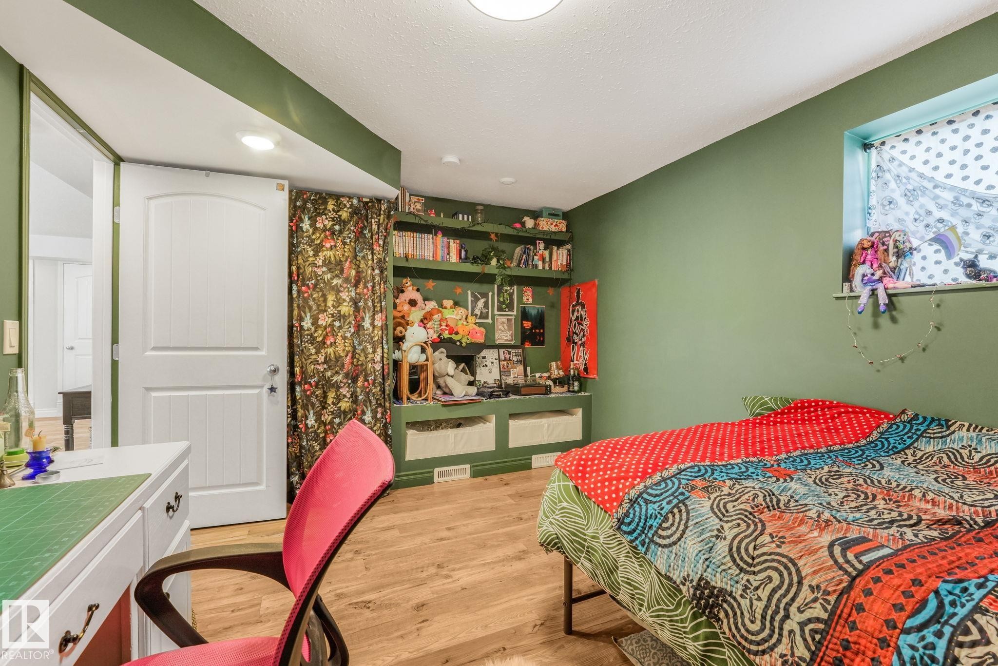 22 Landsdowne Drive, Spruce Grove, AB - Indoor Photo Showing Bedroom