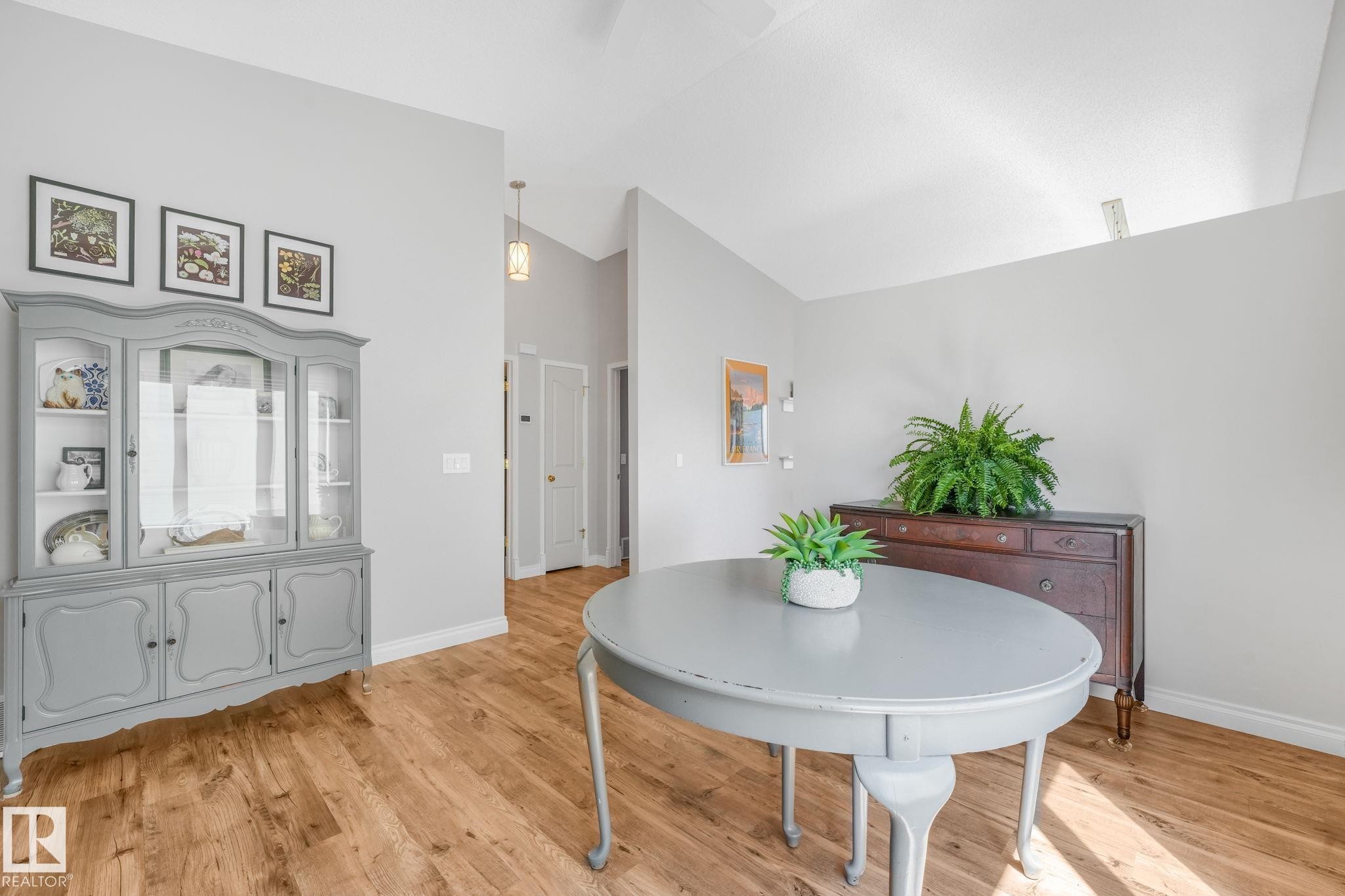 22 Landsdowne Drive, Spruce Grove, AB - Indoor Photo Showing Dining Room