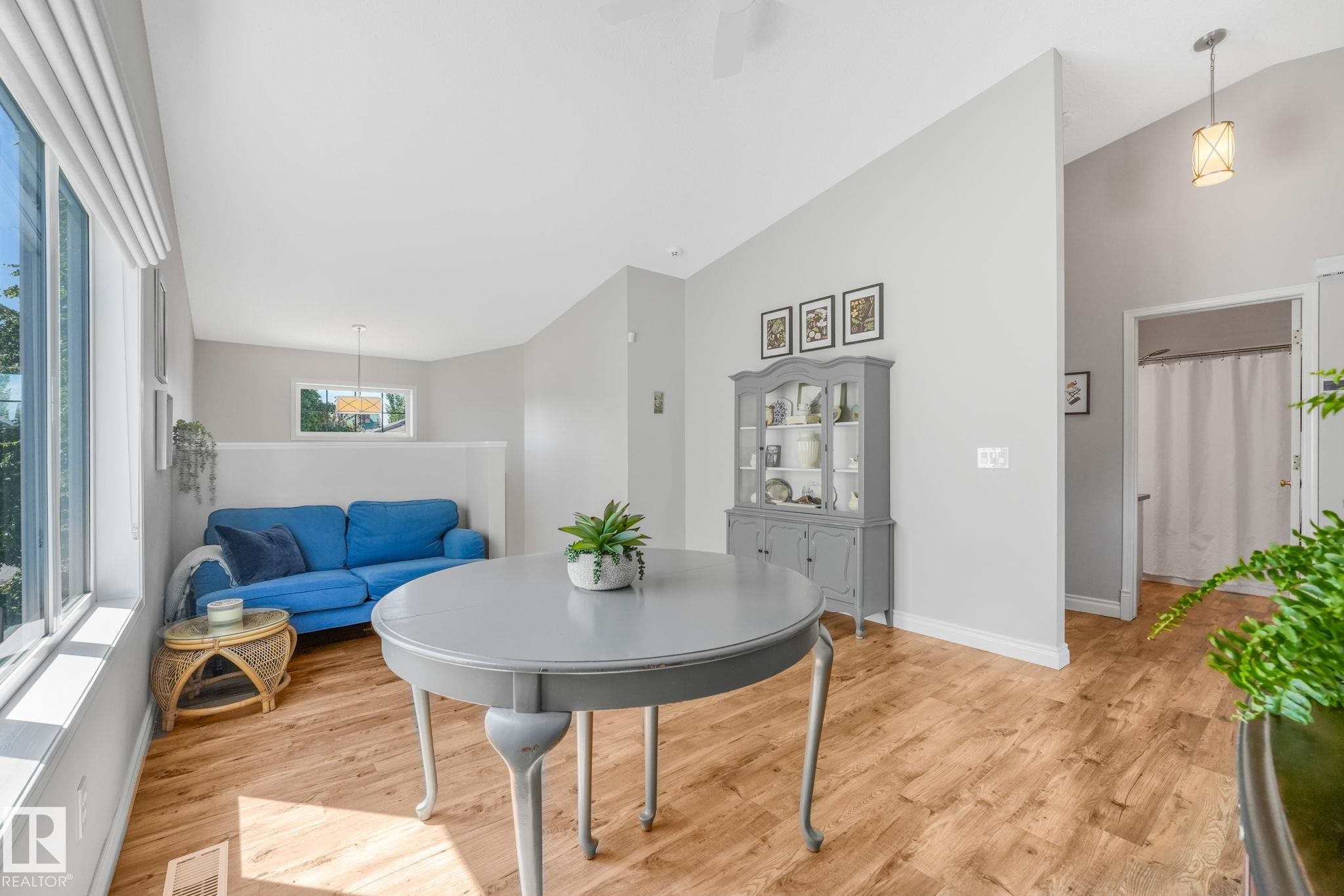 22 Landsdowne Drive, Spruce Grove, AB - Indoor Photo Showing Living Room