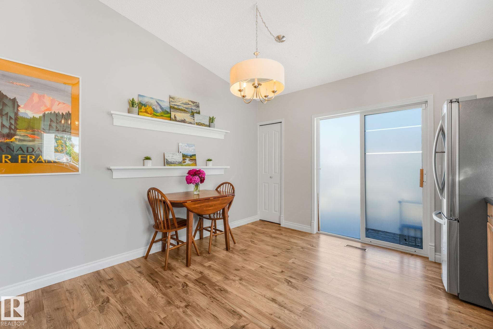 22 Landsdowne Drive, Spruce Grove, AB - Indoor Photo Showing Dining Room