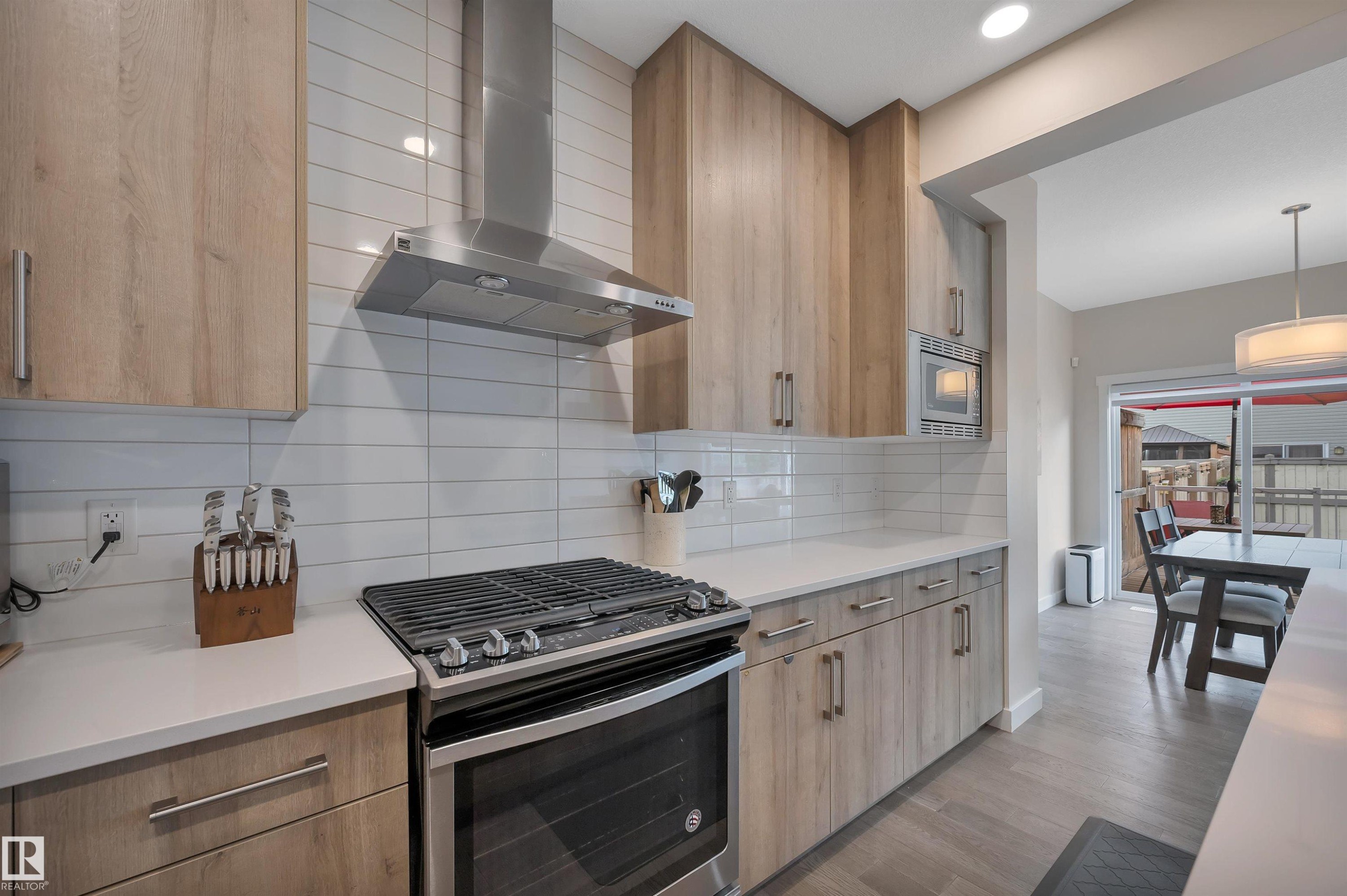 20709 99A Avenue, Edmonton, AB - Indoor Photo Showing Kitchen With Upgraded Kitchen