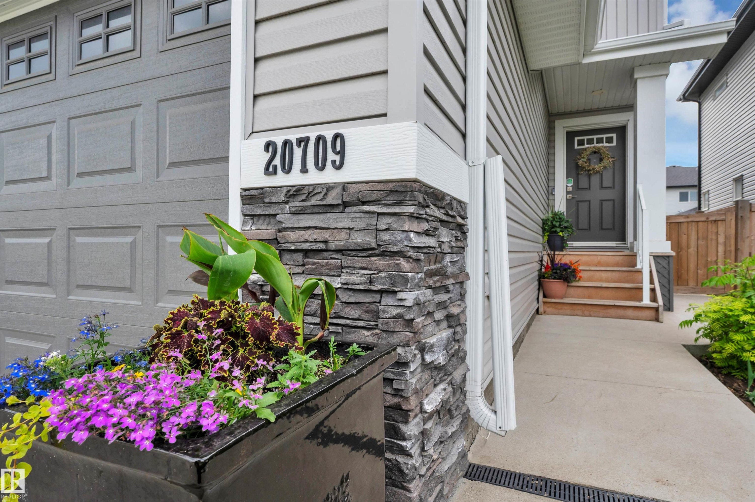 20709 99A Avenue, Edmonton, AB - Outdoor