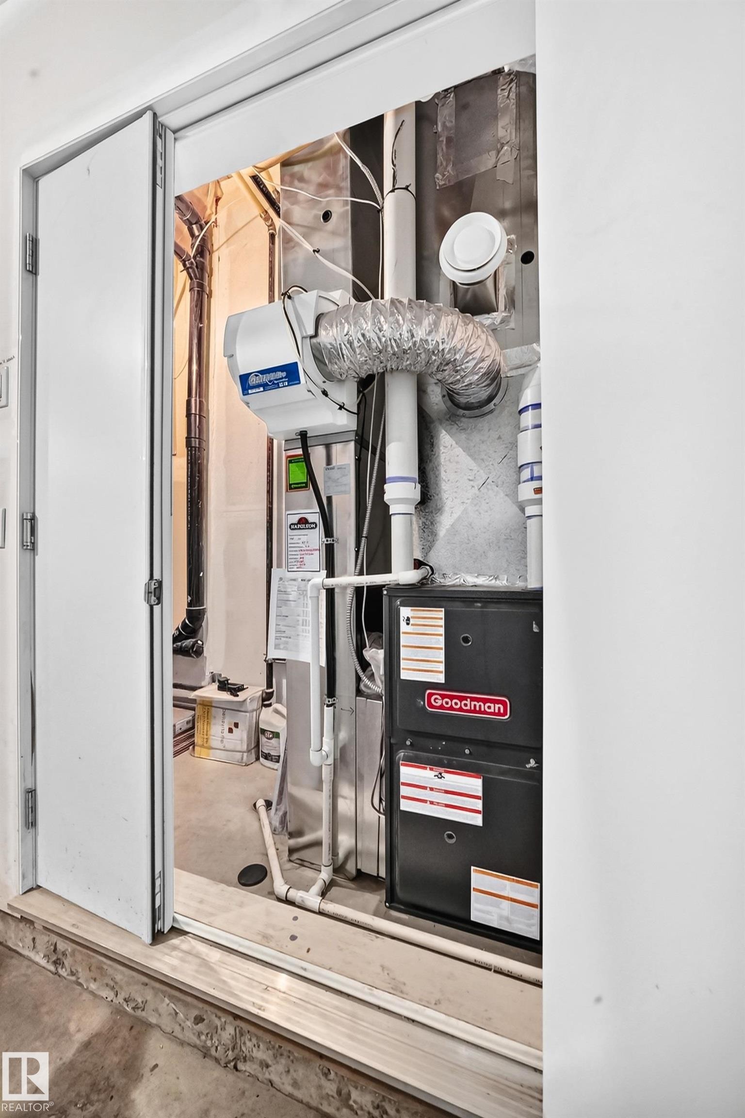 Utility closet housing a Goodman furnace and a whole-house humidifier - 37 13003 132 Avenue Nw, Edmonton, AB