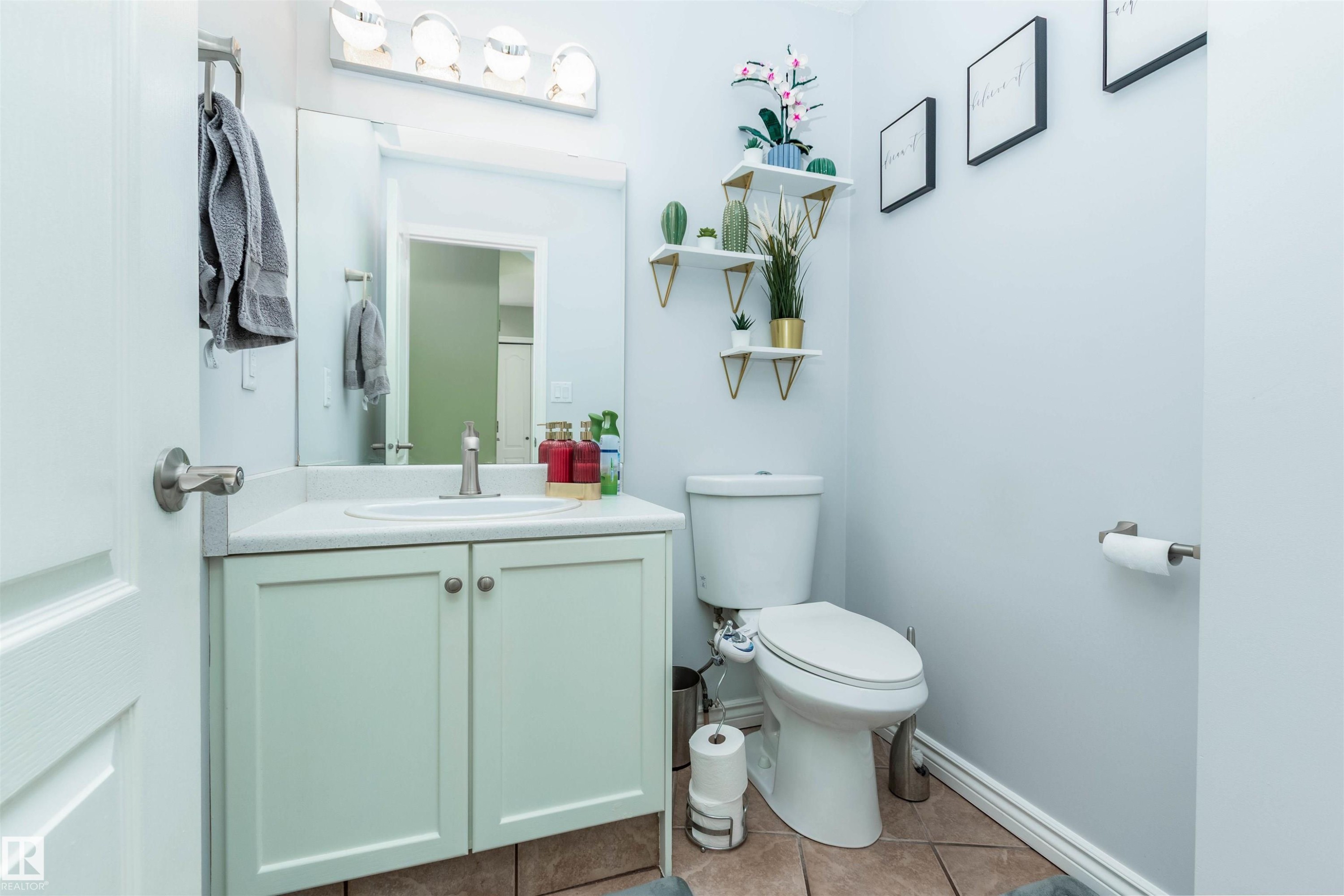 330 Huffman Crescent Nw, Edmonton, AB - Indoor Photo Showing Bathroom