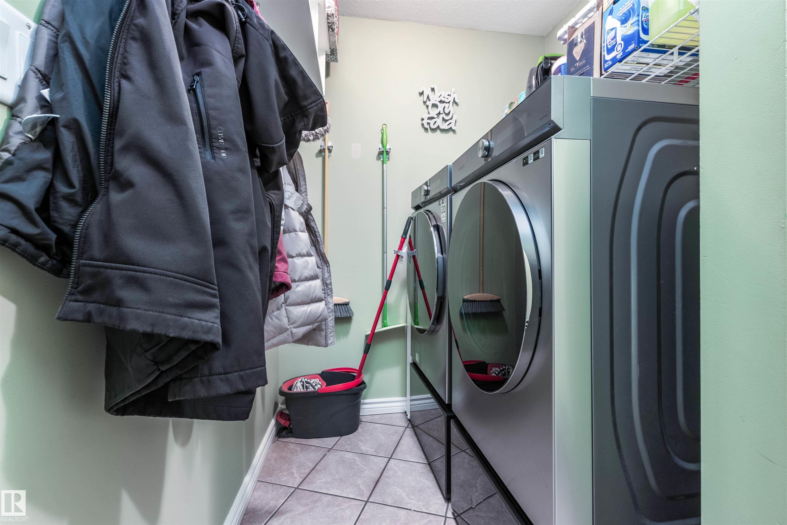 330 Huffman Crescent Nw, Edmonton, AB - Indoor Photo Showing Laundry Room