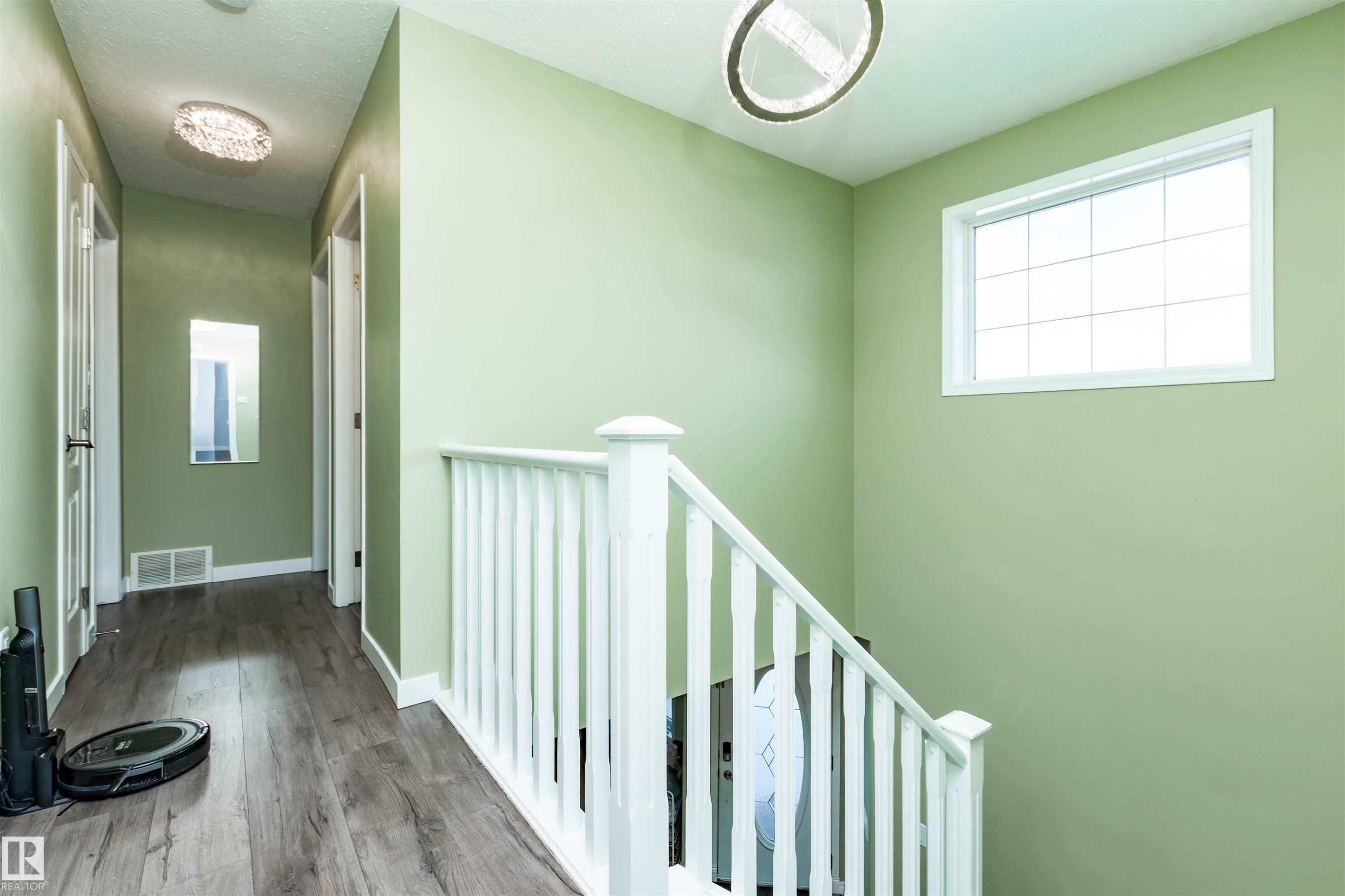 330 Huffman Crescent Nw, Edmonton, AB - Indoor Photo Showing Other Room