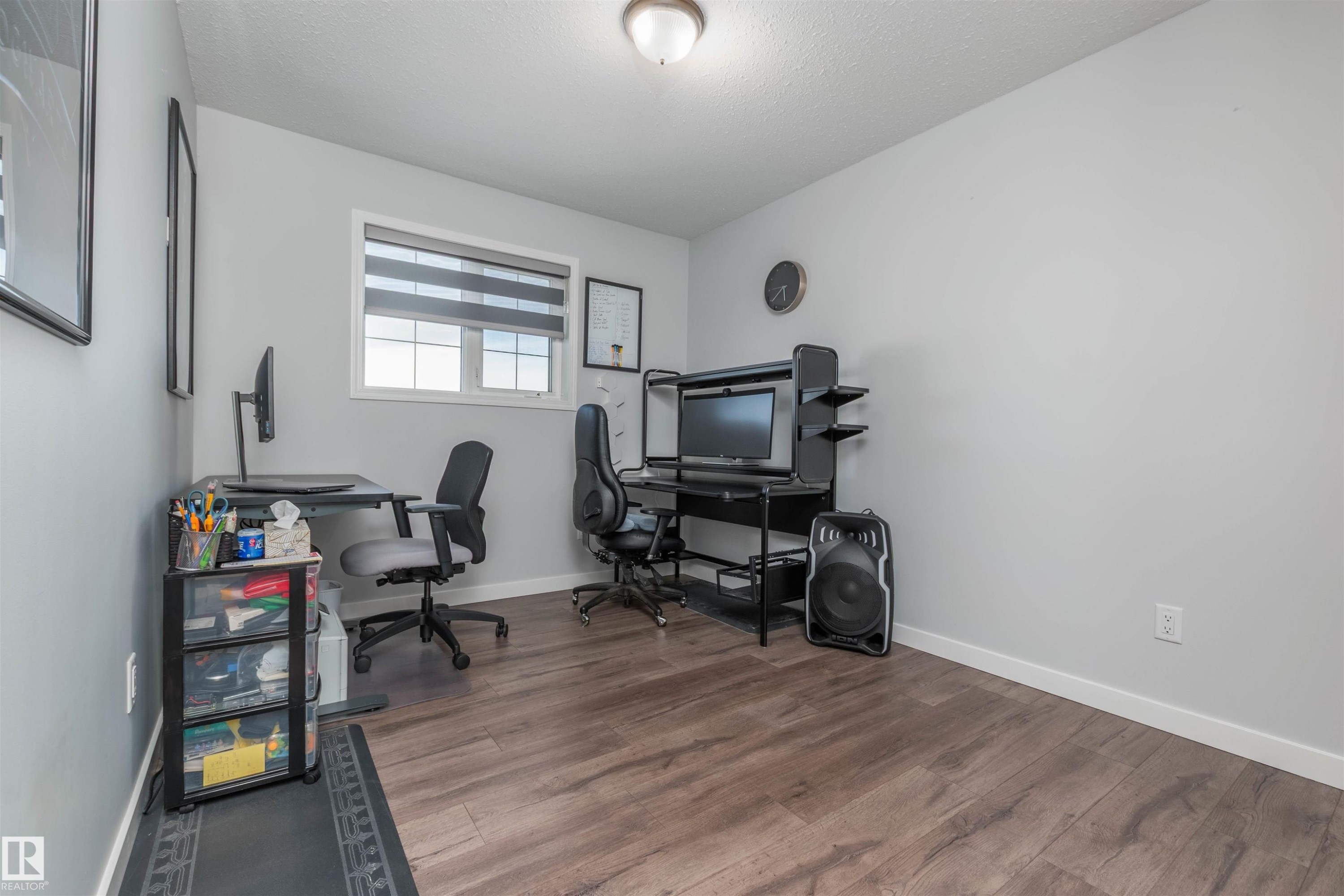 330 Huffman Crescent Nw, Edmonton, AB - Indoor Photo Showing Office