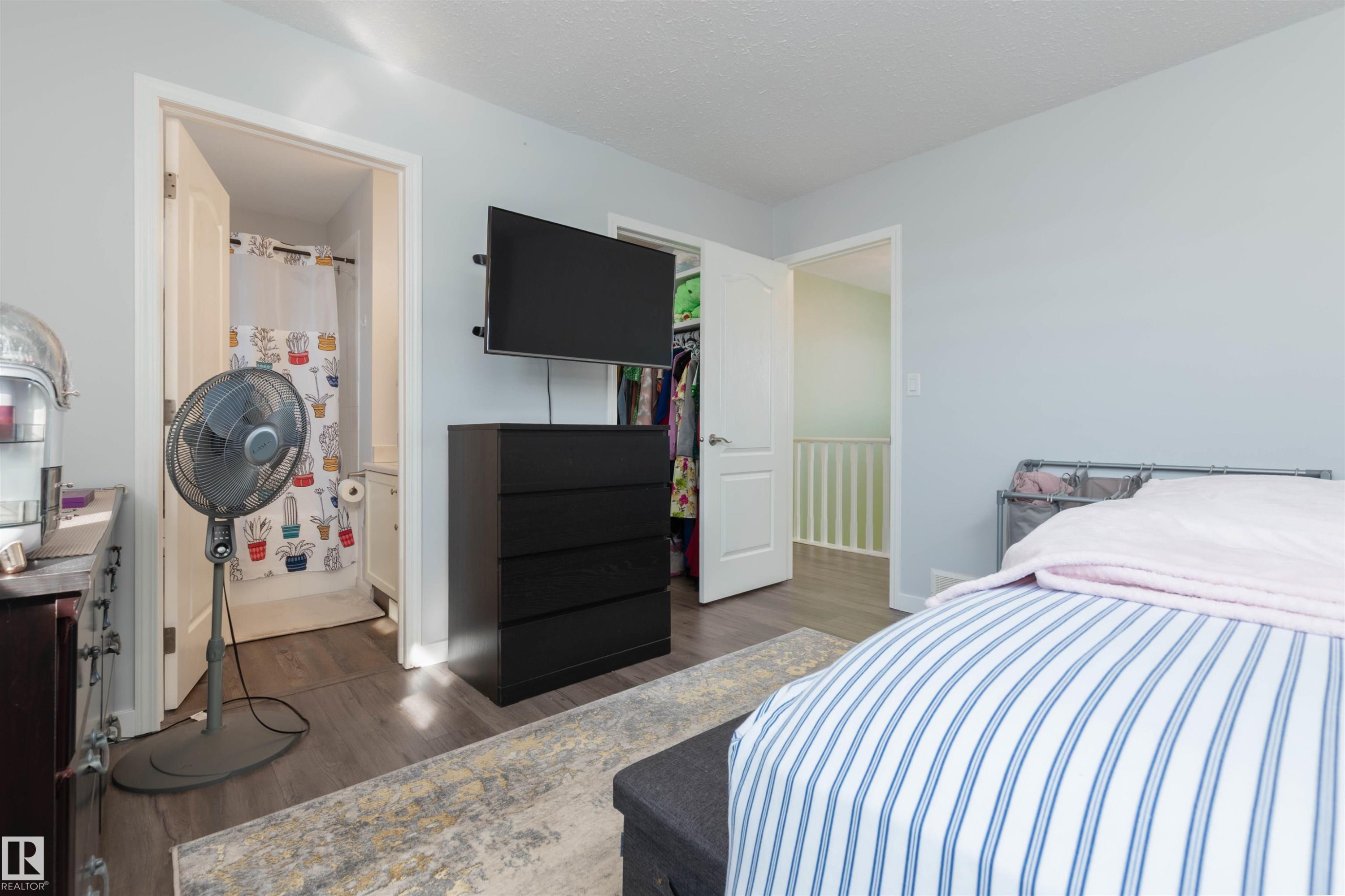 330 Huffman Crescent Nw, Edmonton, AB - Indoor Photo Showing Bedroom