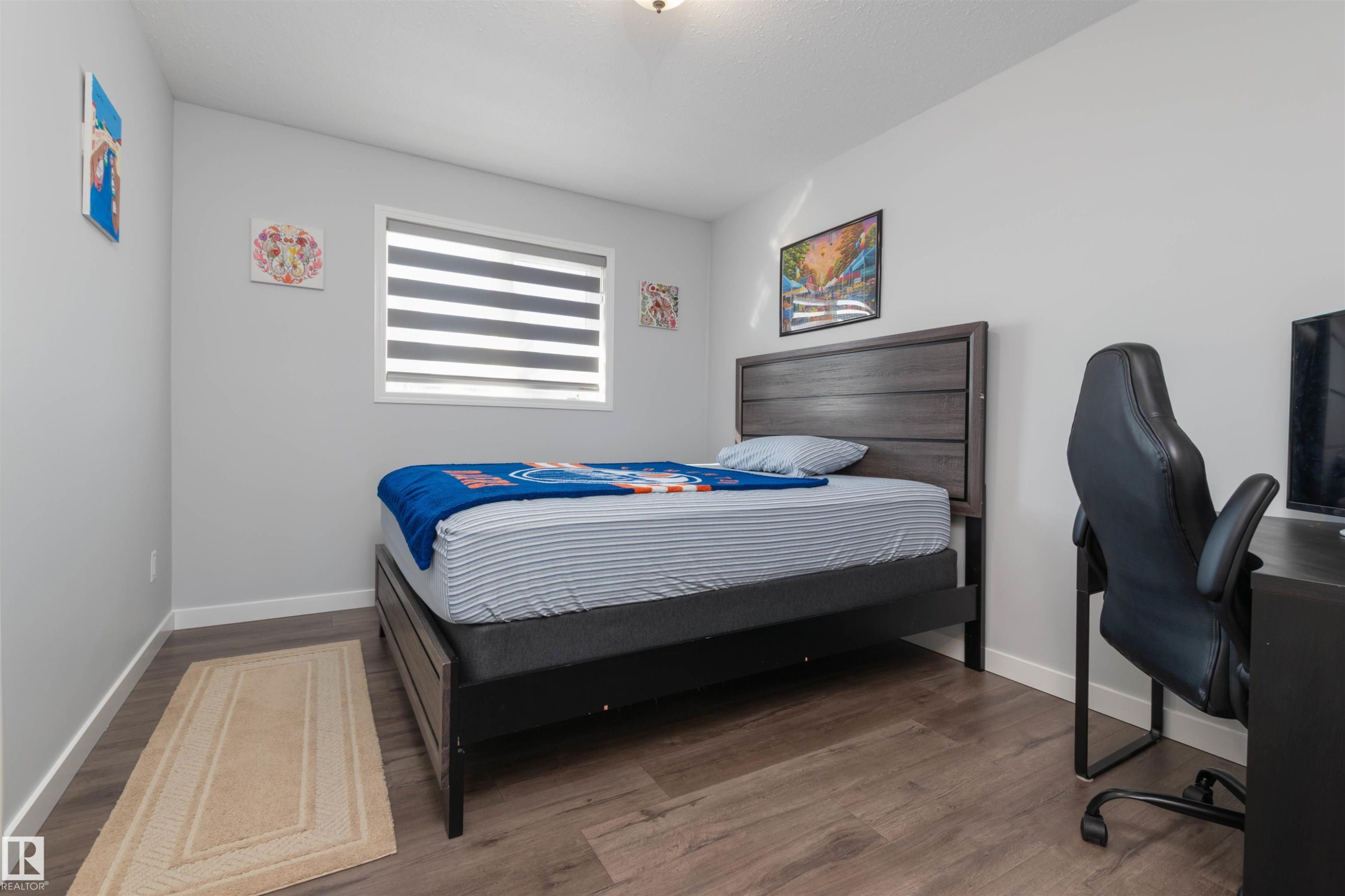 330 Huffman Crescent Nw, Edmonton, AB - Indoor Photo Showing Bedroom