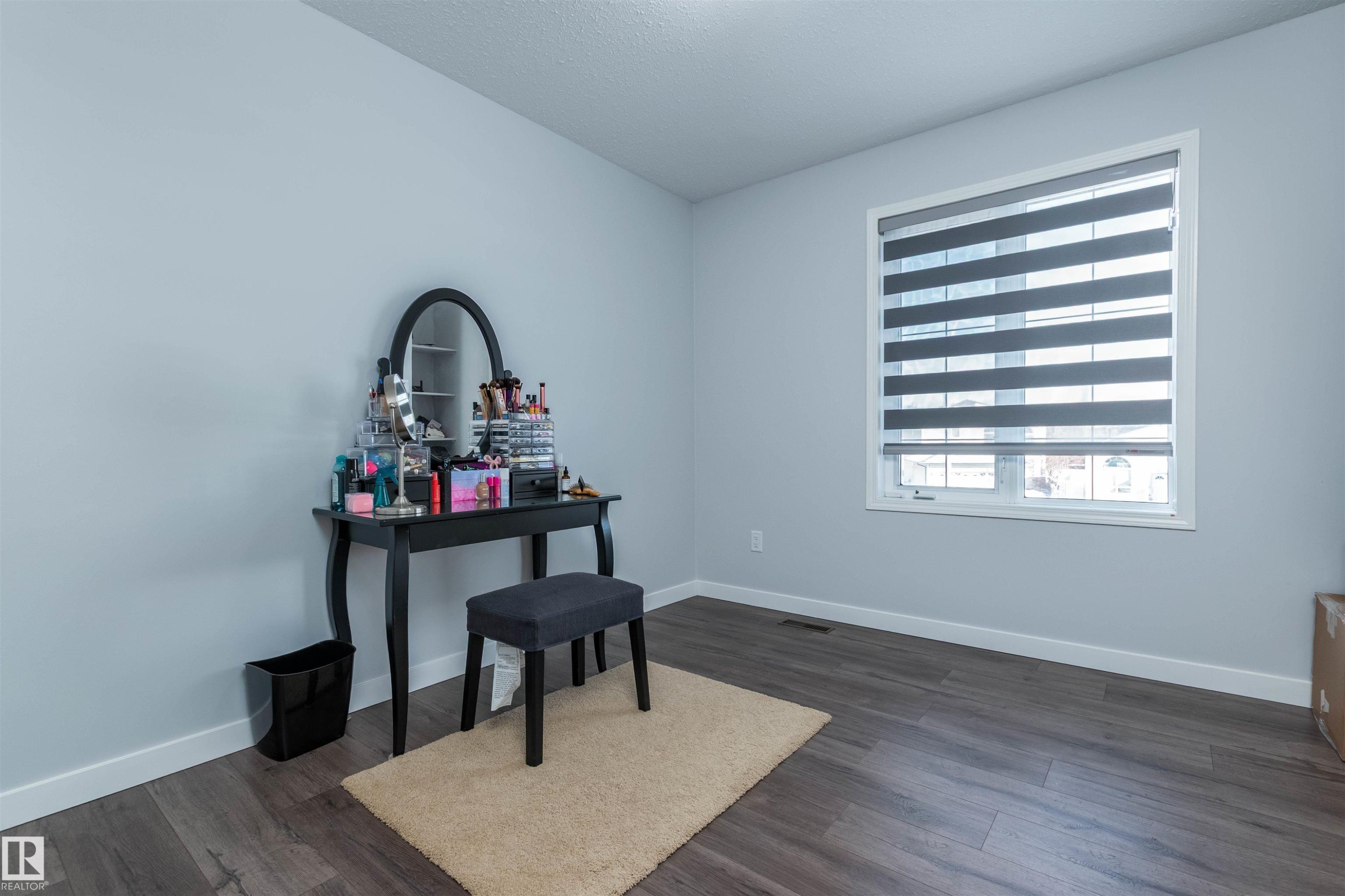 330 Huffman Crescent Nw, Edmonton, AB - Indoor