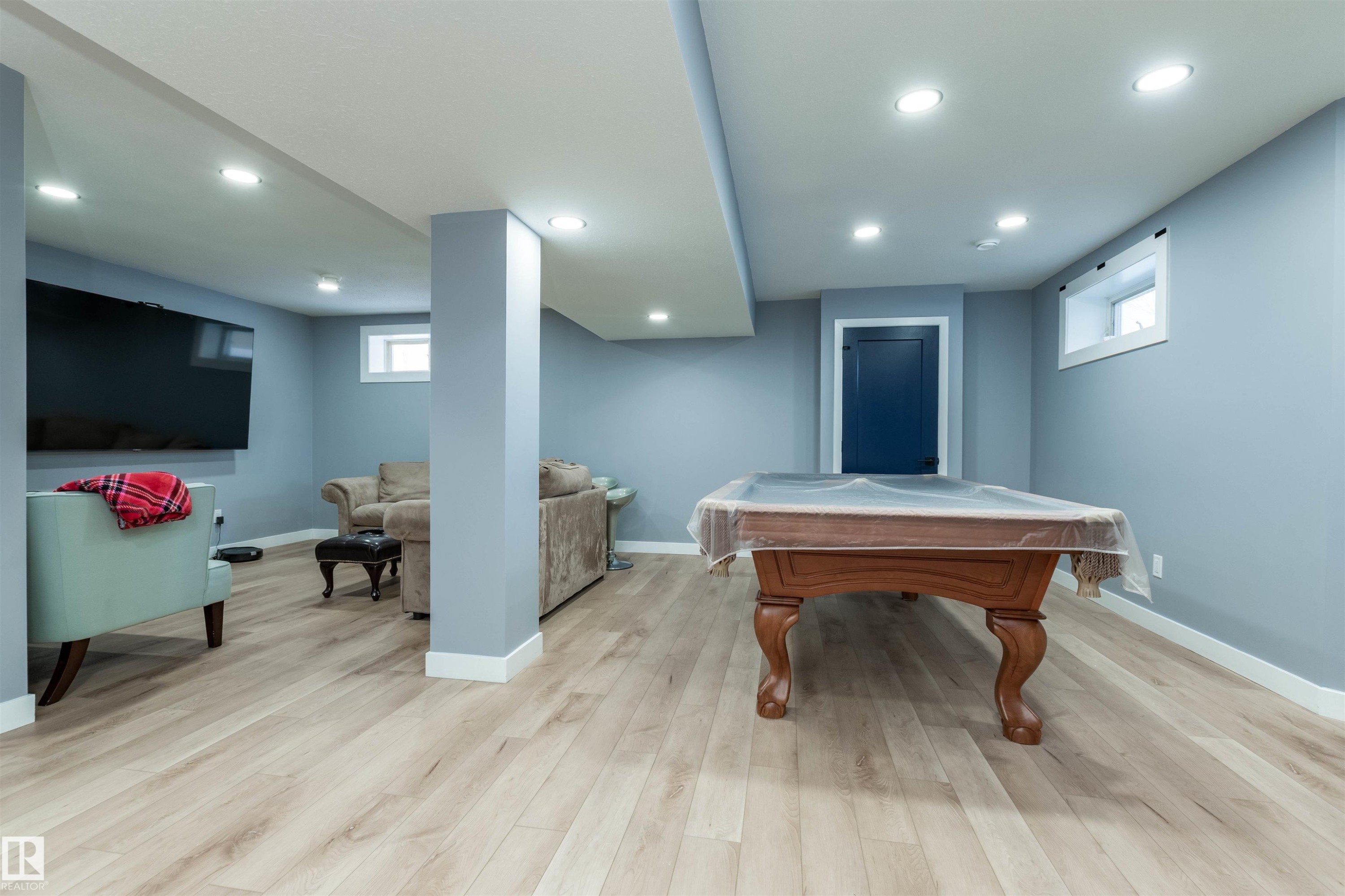 330 Huffman Crescent Nw, Edmonton, AB - Indoor Photo Showing Other Room