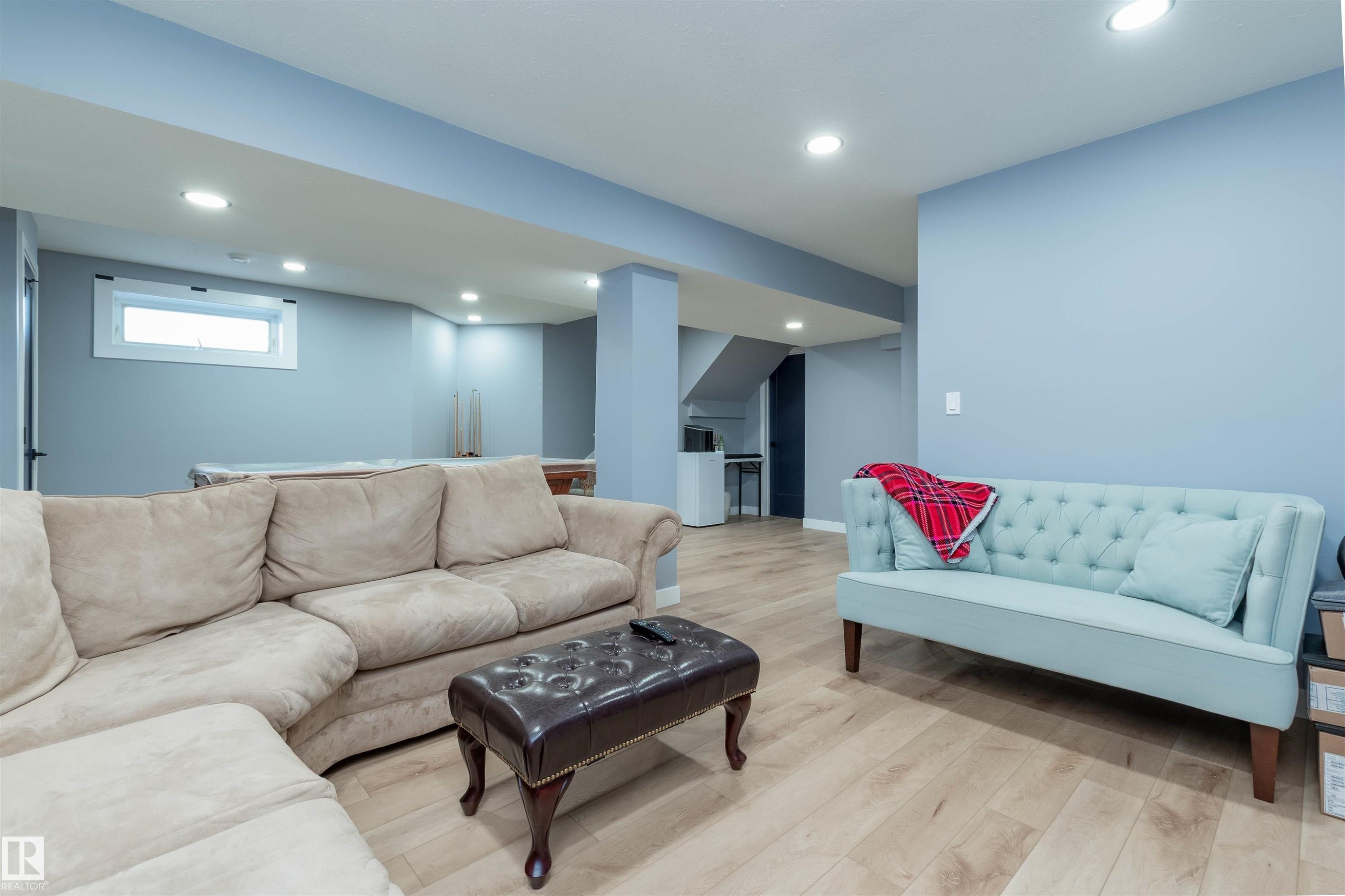 330 Huffman Crescent Nw, Edmonton, AB - Indoor