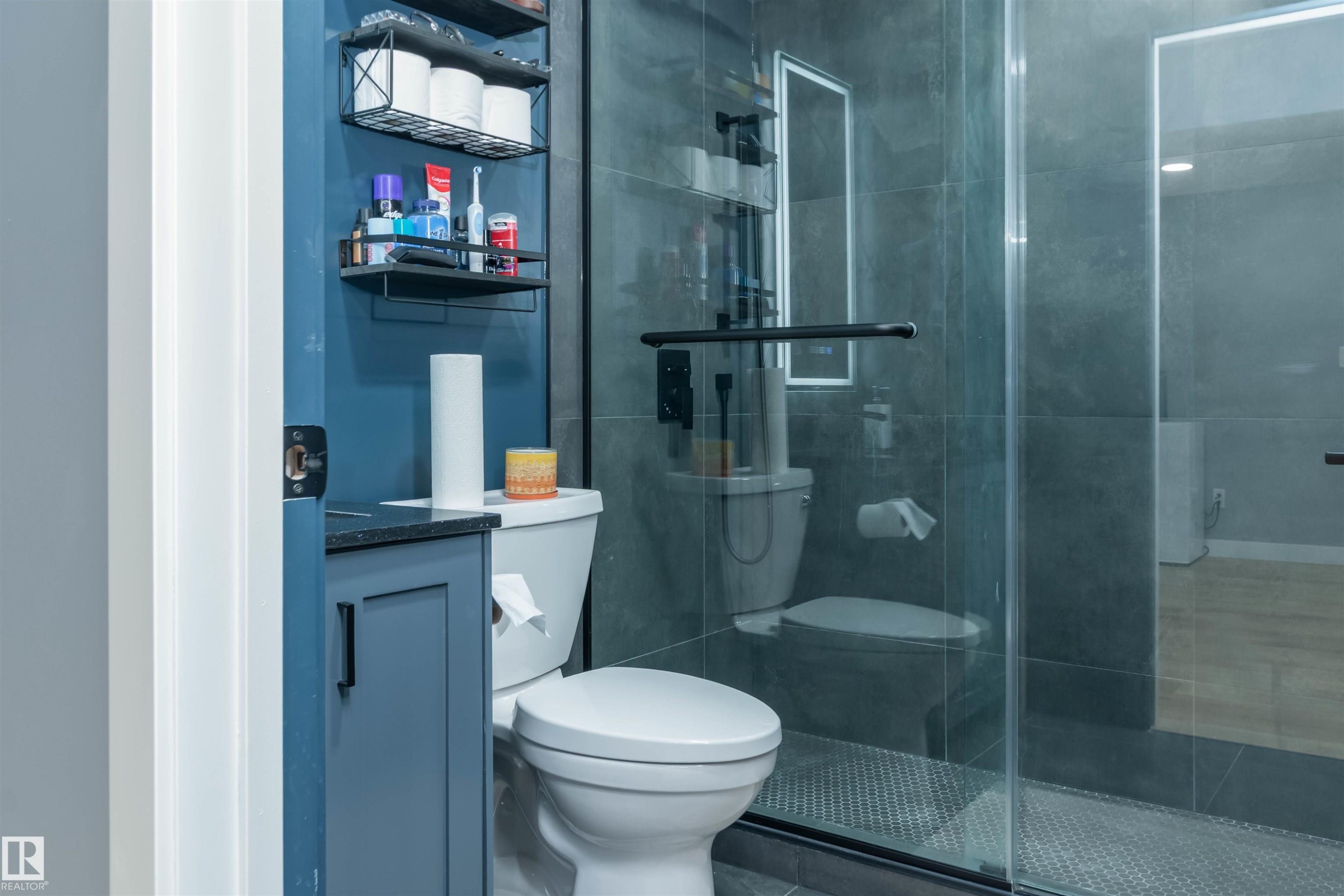 330 Huffman Crescent Nw, Edmonton, AB - Indoor Photo Showing Bathroom