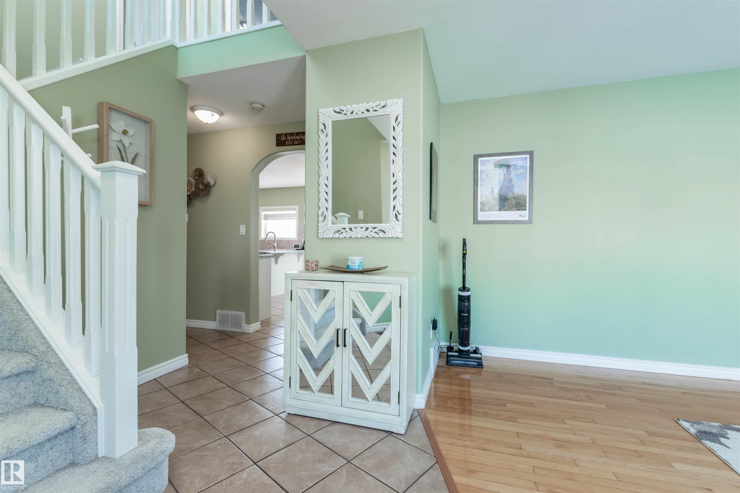 330 Huffman Crescent Nw, Edmonton, AB - Indoor Photo Showing Other Room