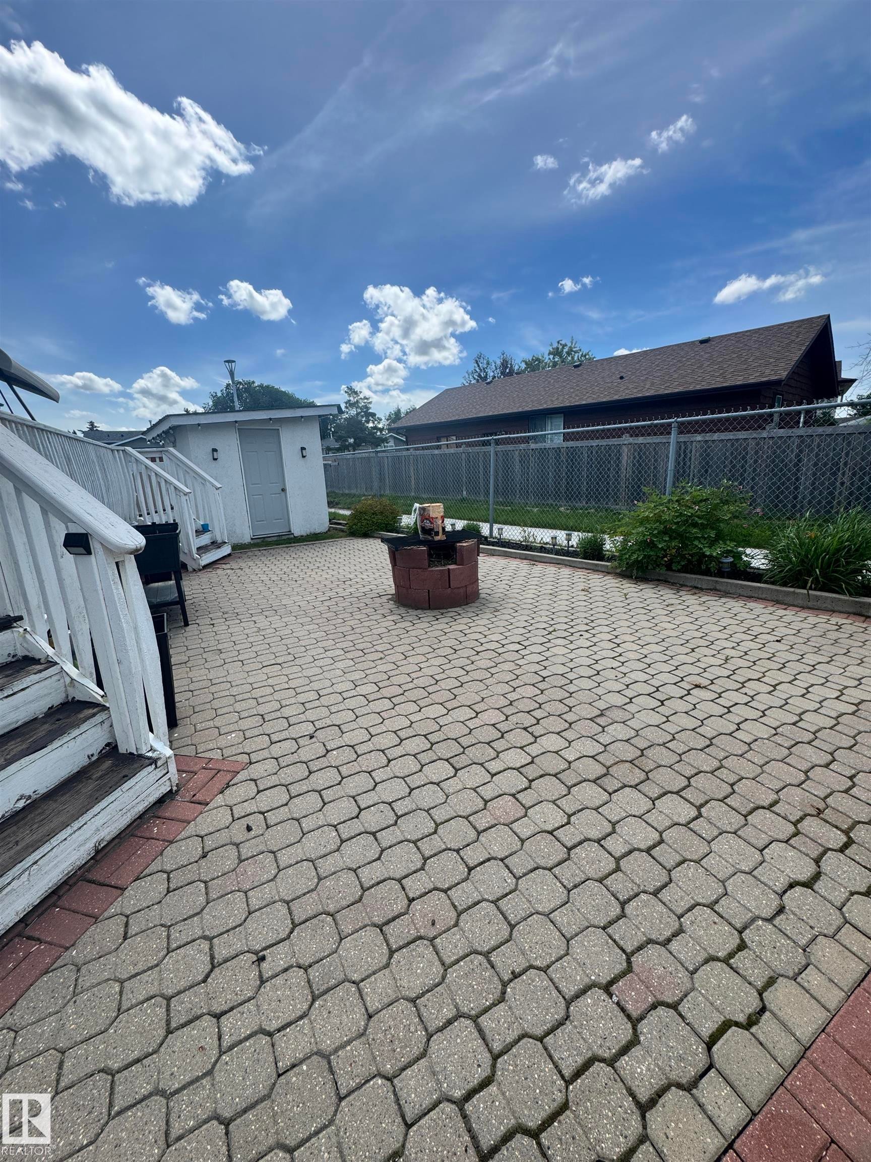330 Huffman Crescent Nw, Edmonton, AB - Outdoor