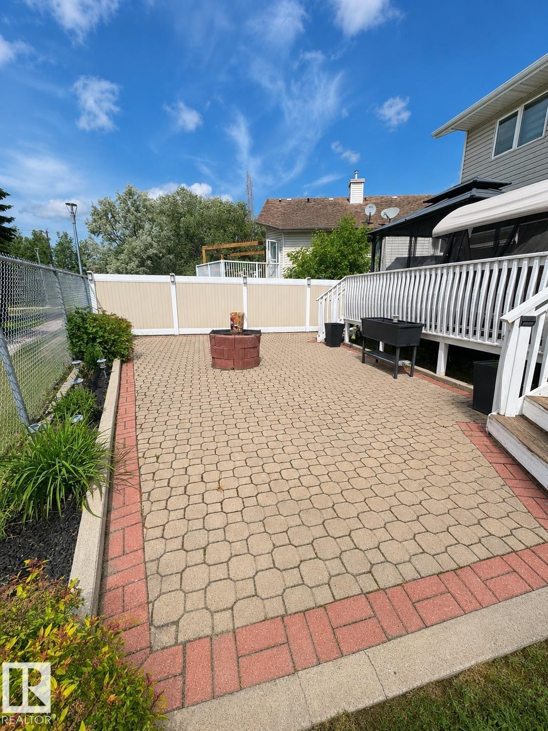 330 Huffman Crescent Nw, Edmonton, AB - Outdoor With Exterior
