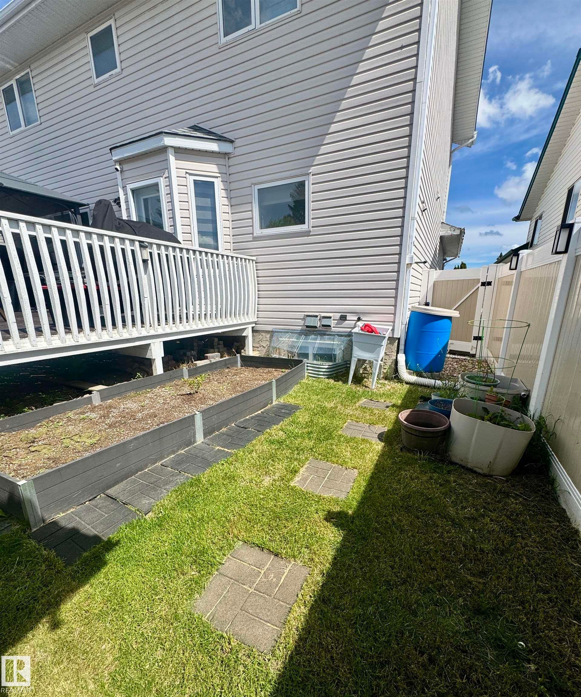 330 Huffman Crescent Nw, Edmonton, AB - Outdoor With Exterior