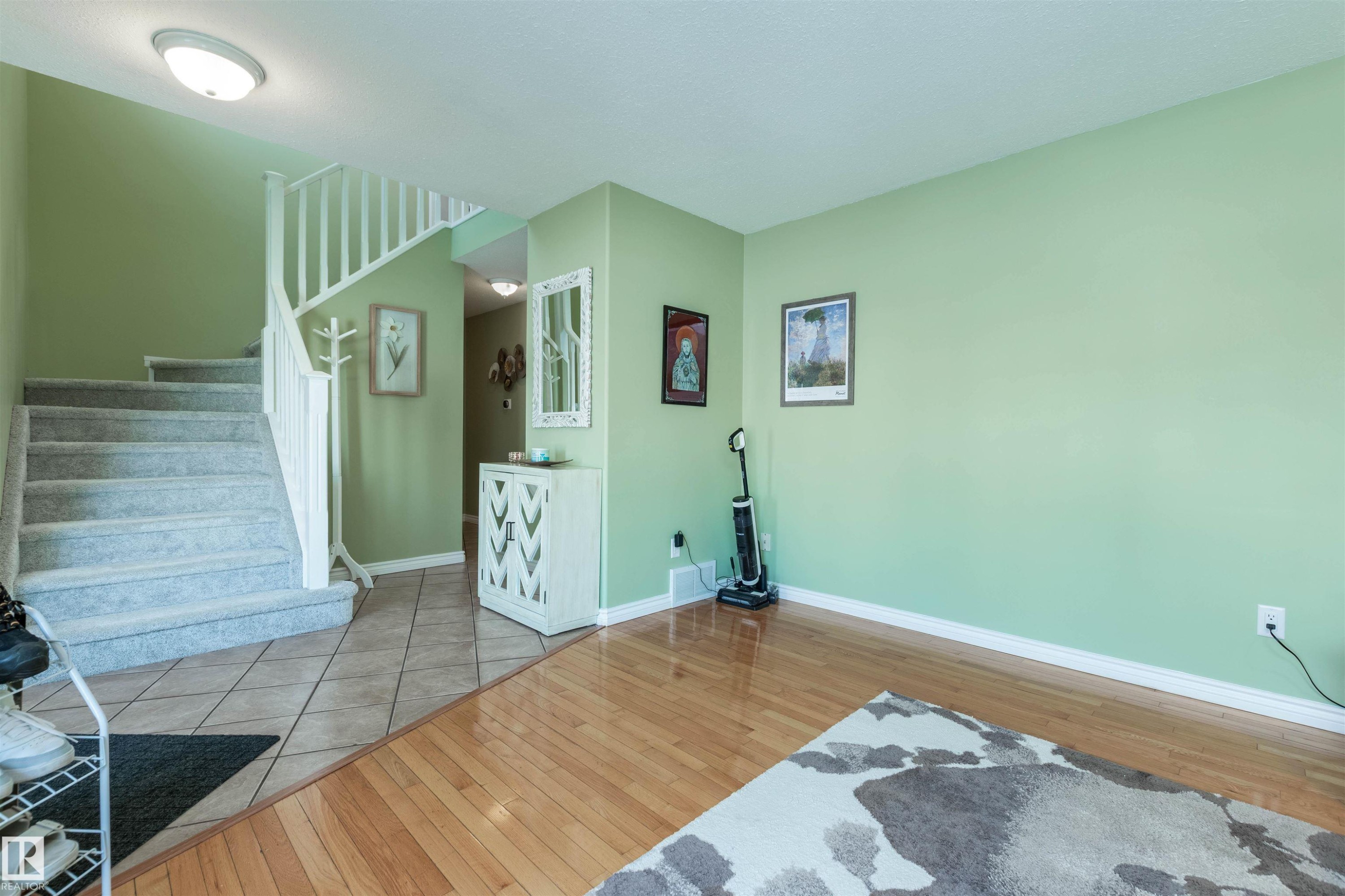 330 Huffman Crescent Nw, Edmonton, AB - Indoor