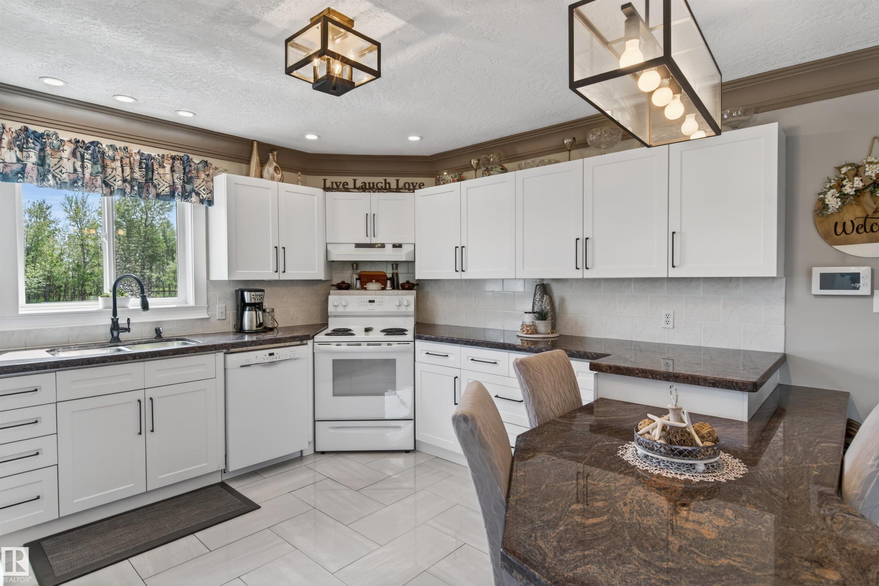 62103 Rge Rd 461, Rural Bonnyville M.D., AB - Indoor Photo Showing Kitchen With Double Sink