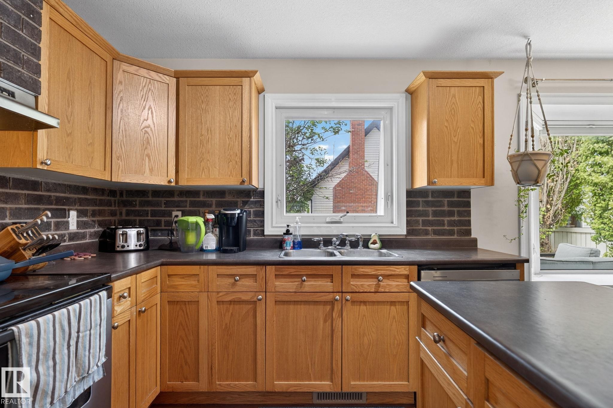 1844 Towne Centre Boulevard, Edmonton, AB - Indoor Photo Showing Kitchen With Double Sink